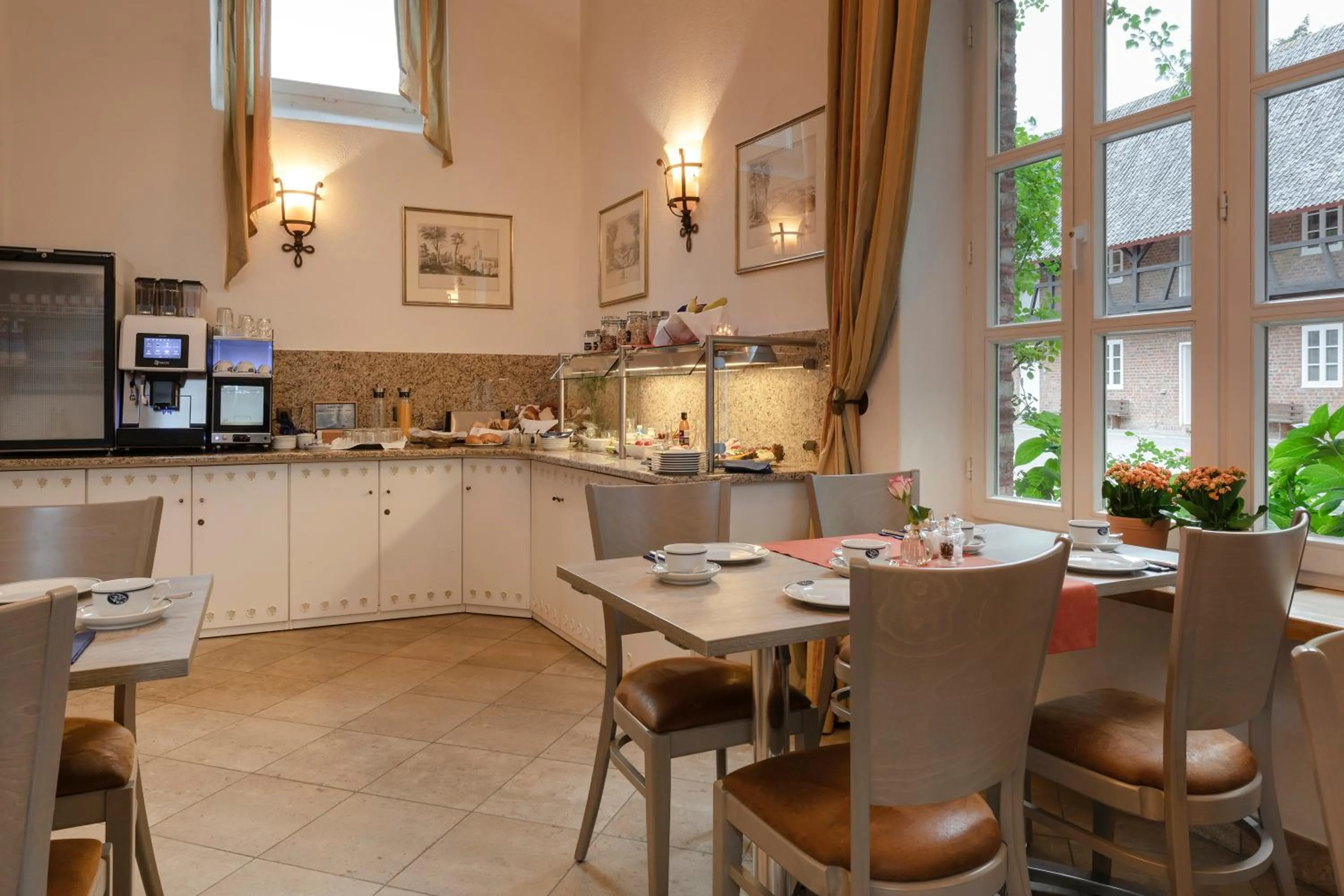 Dining area in Burg Heimerzheim