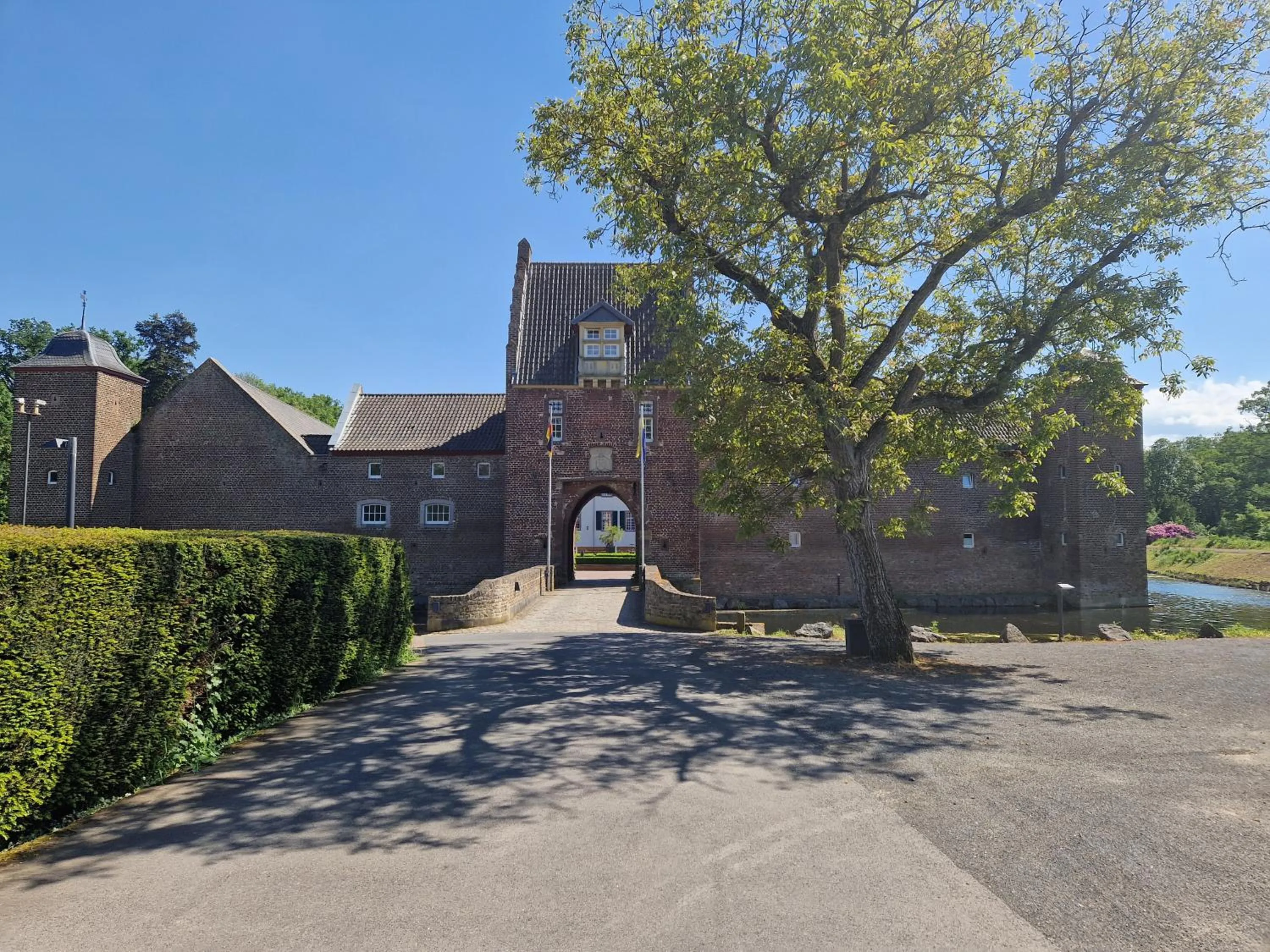 Property building in Burg Heimerzheim