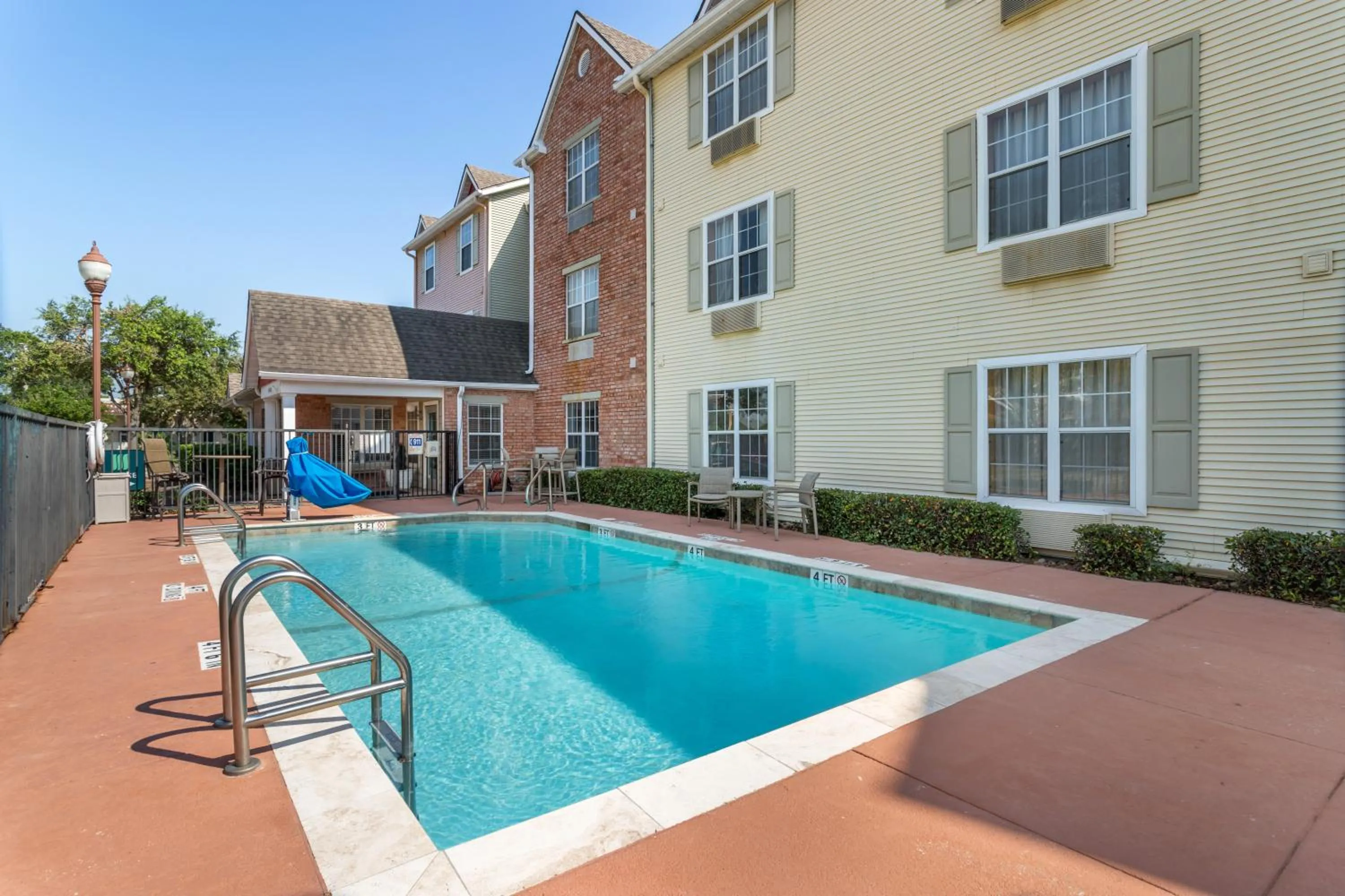 Pool view in MainStay Suites Houston NASA-Clear Lake