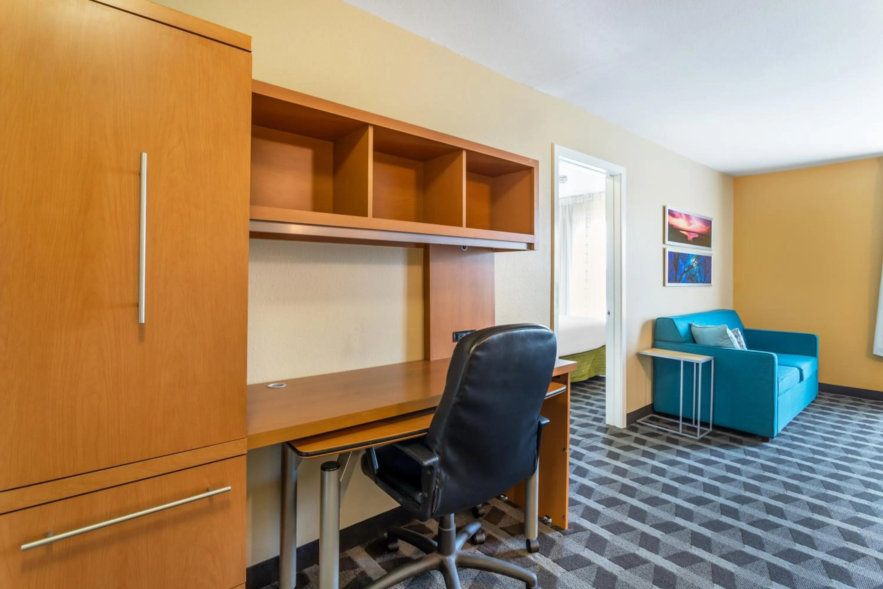 Living room in MainStay Suites Houston NASA-Clear Lake