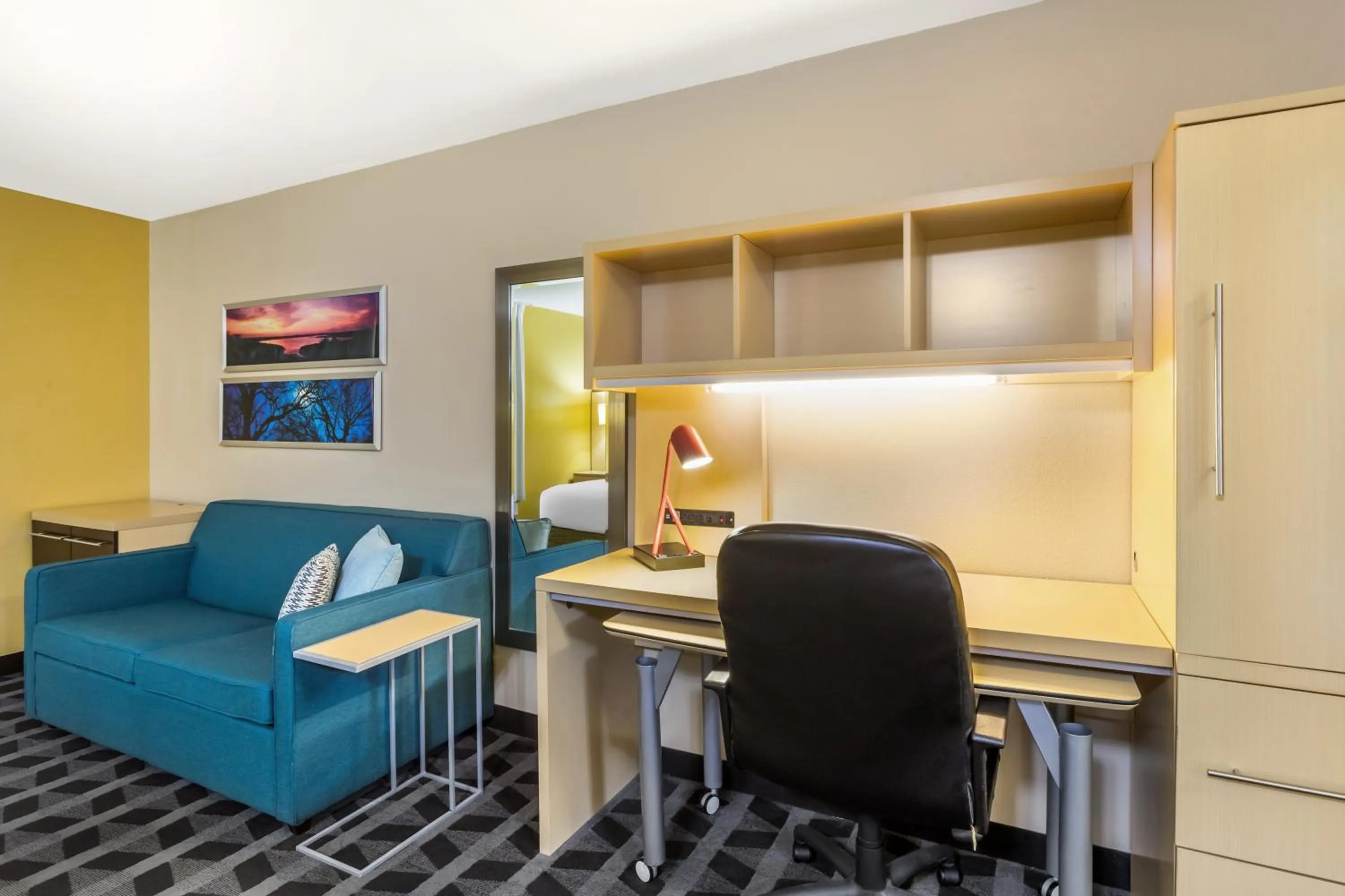 Living room in MainStay Suites Houston NASA-Clear Lake