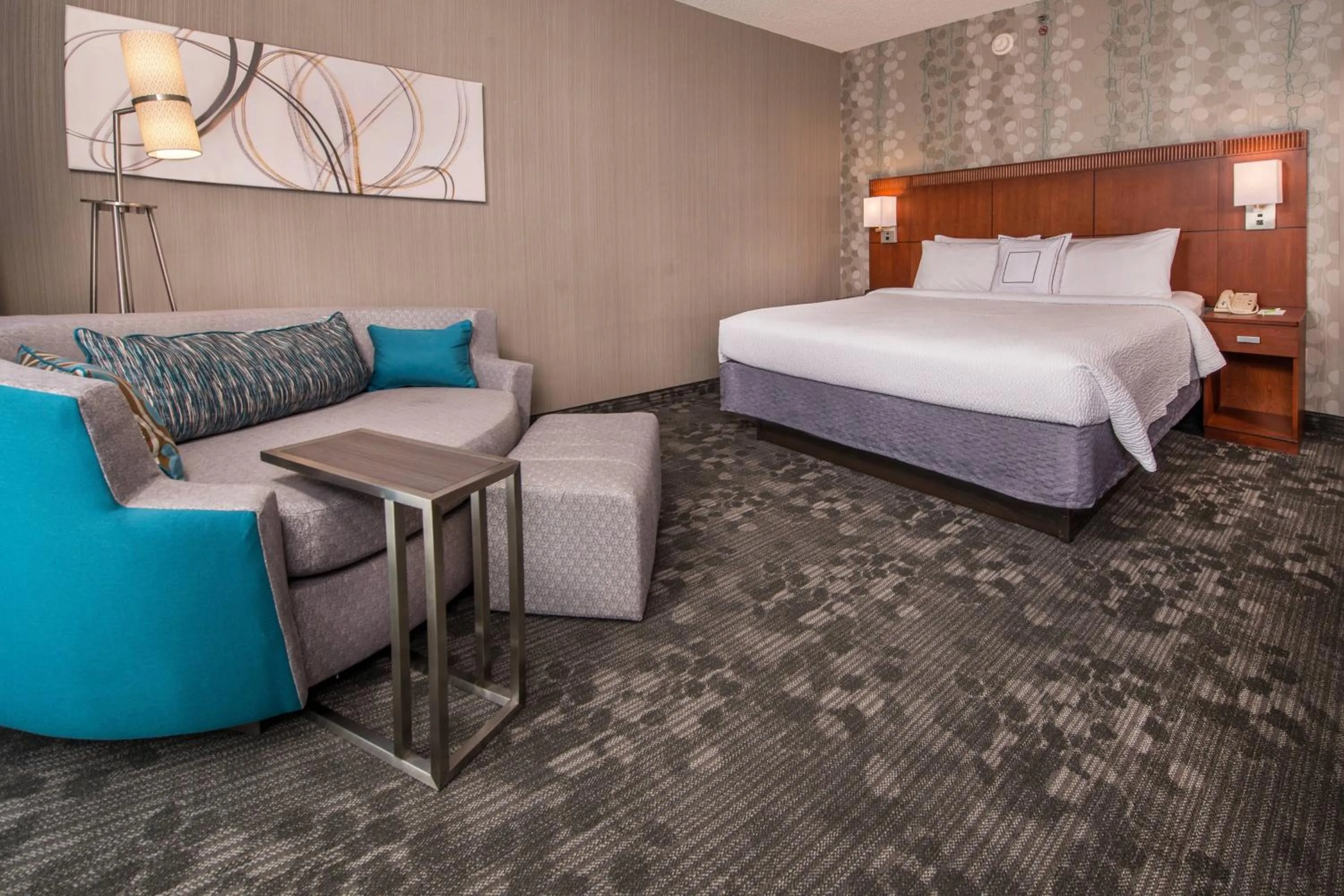 Photo of the whole room, Bed in Courtyard by Marriott Dulles Airport Chantilly