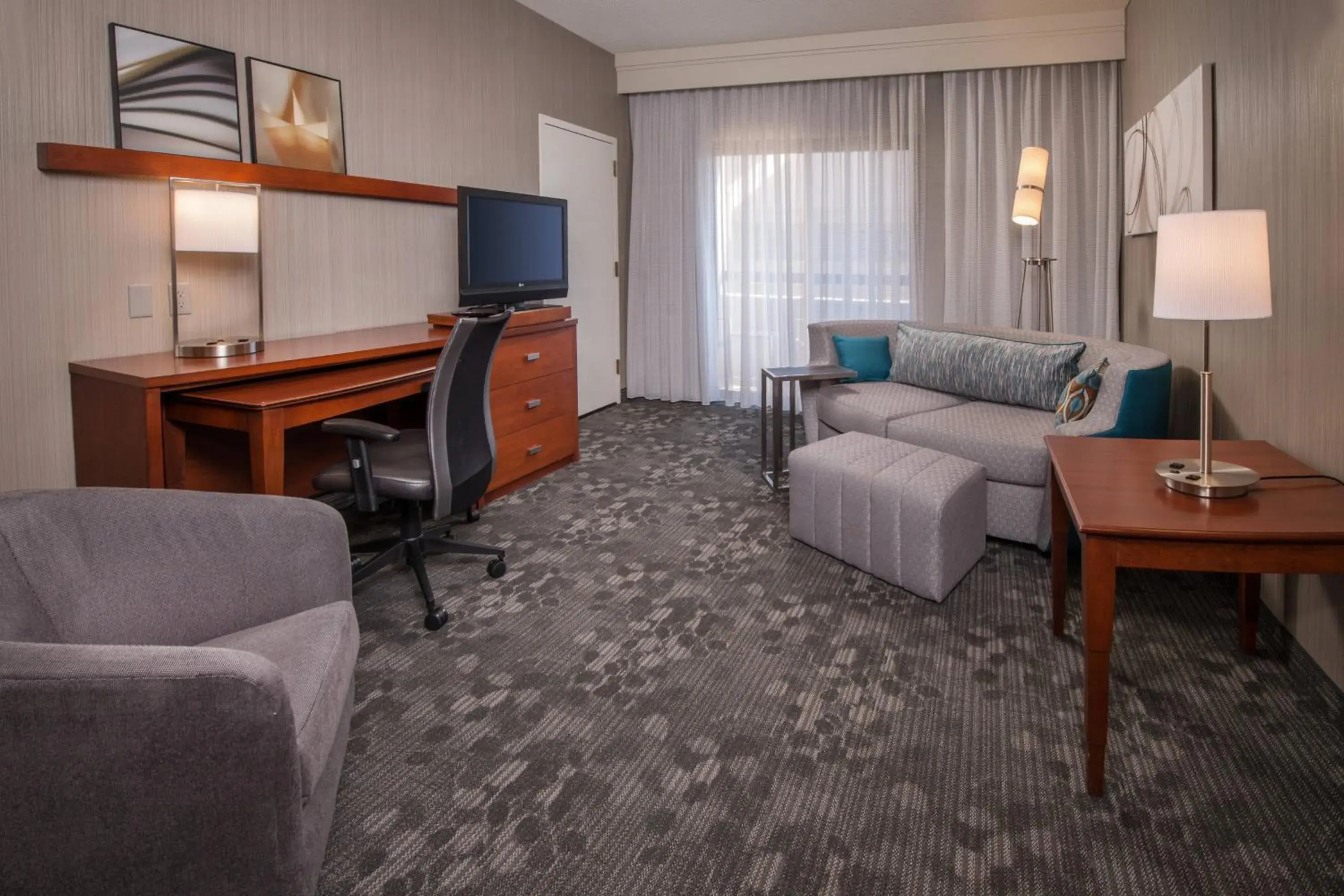 King Suite in Courtyard by Marriott Dulles Airport Chantilly King Suite in Courtyard by Marriott Dulles Airport Chantilly