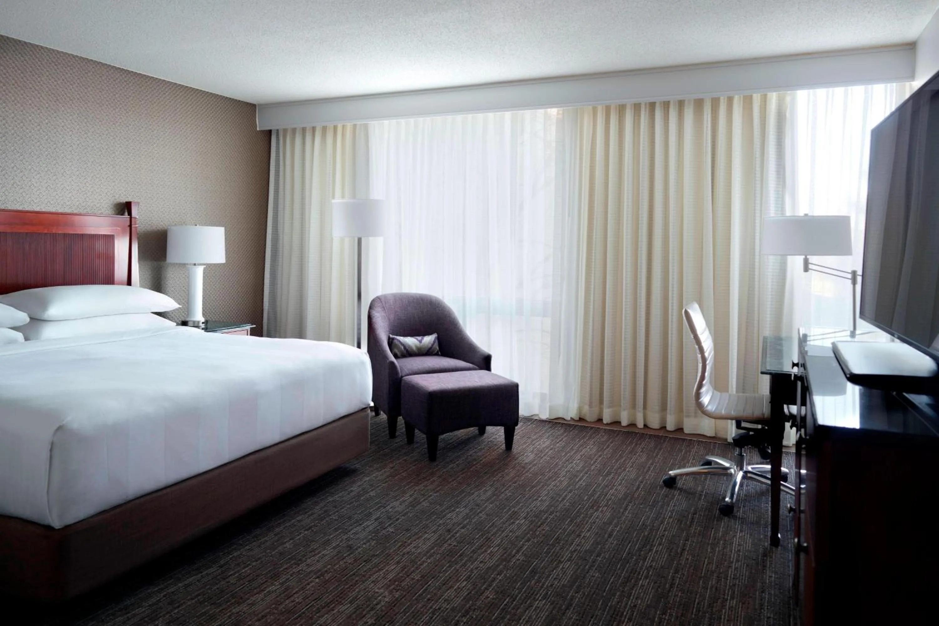 Photo of the whole room, Bed in Washington Dulles Airport Marriott