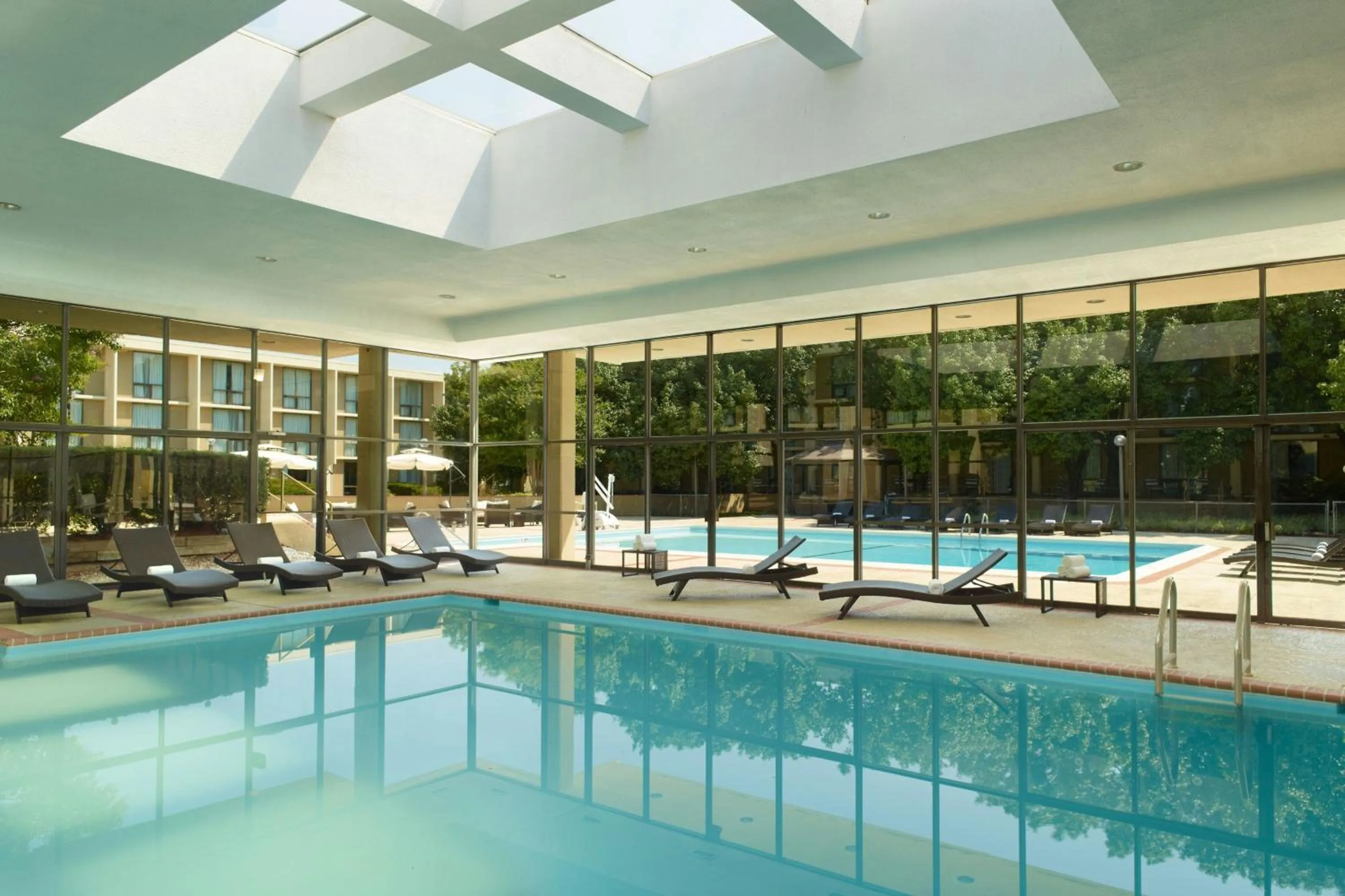 Swimming pool in Washington Dulles Airport Marriott