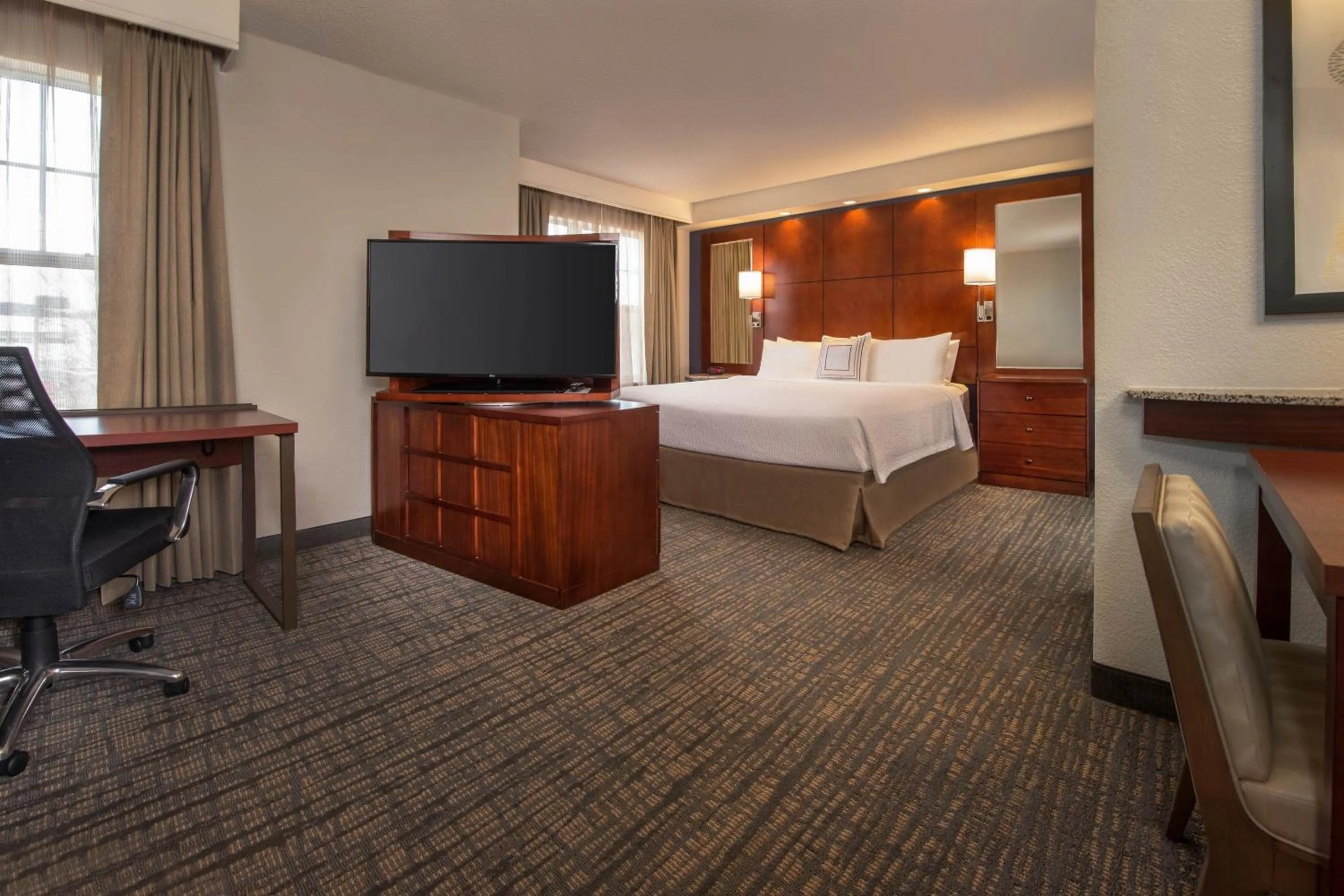 Photo of the whole room, Bed in Residence Inn Dulles Airport At Dulles 28 Centre