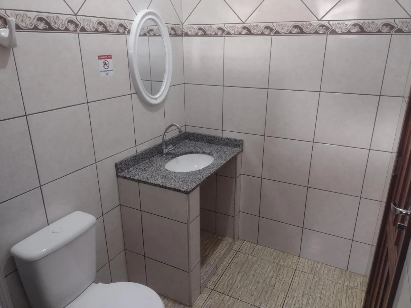 Bathroom in Hotel Val-de-Cans Aeroporto