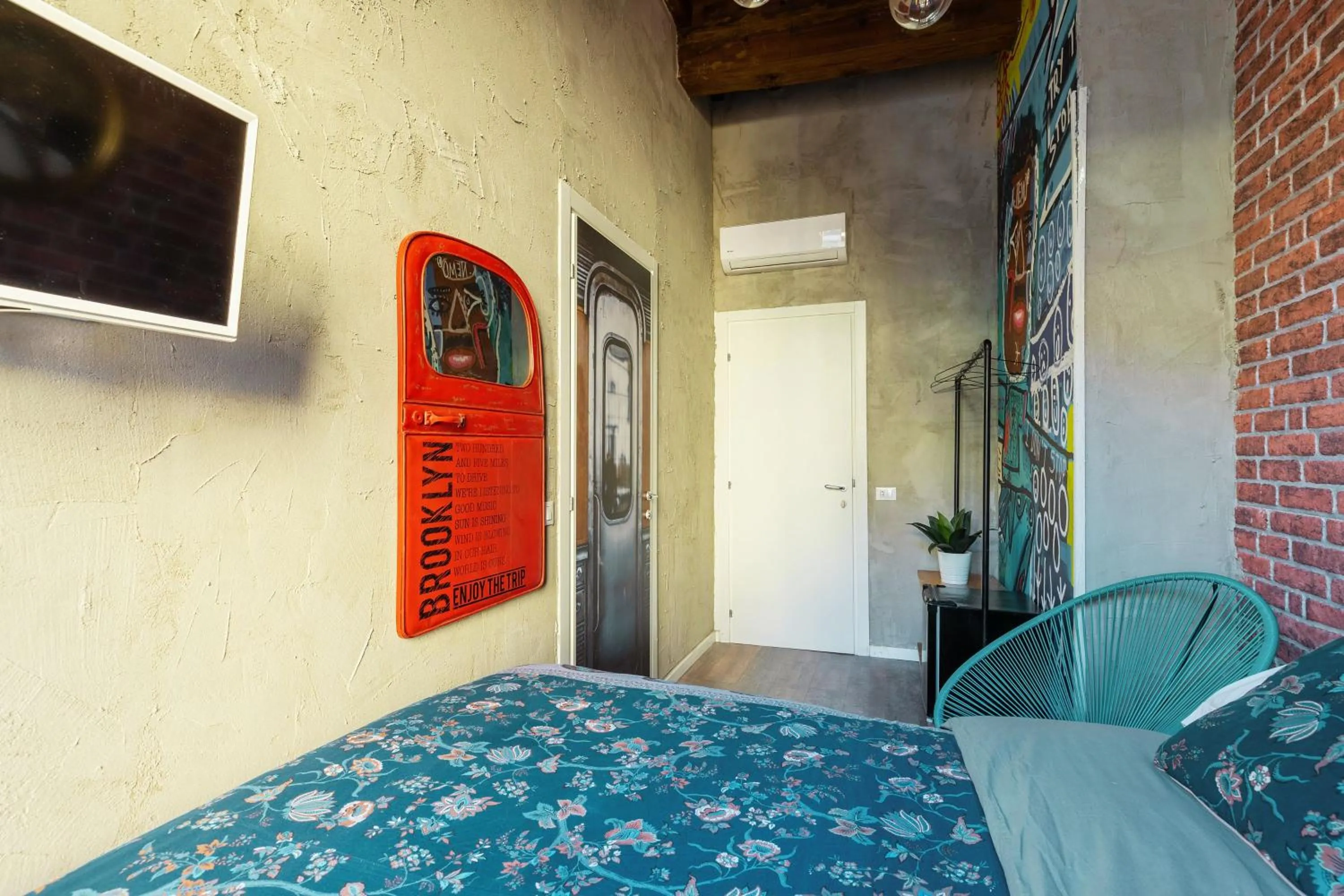 Bedroom, Bed in Coderooms