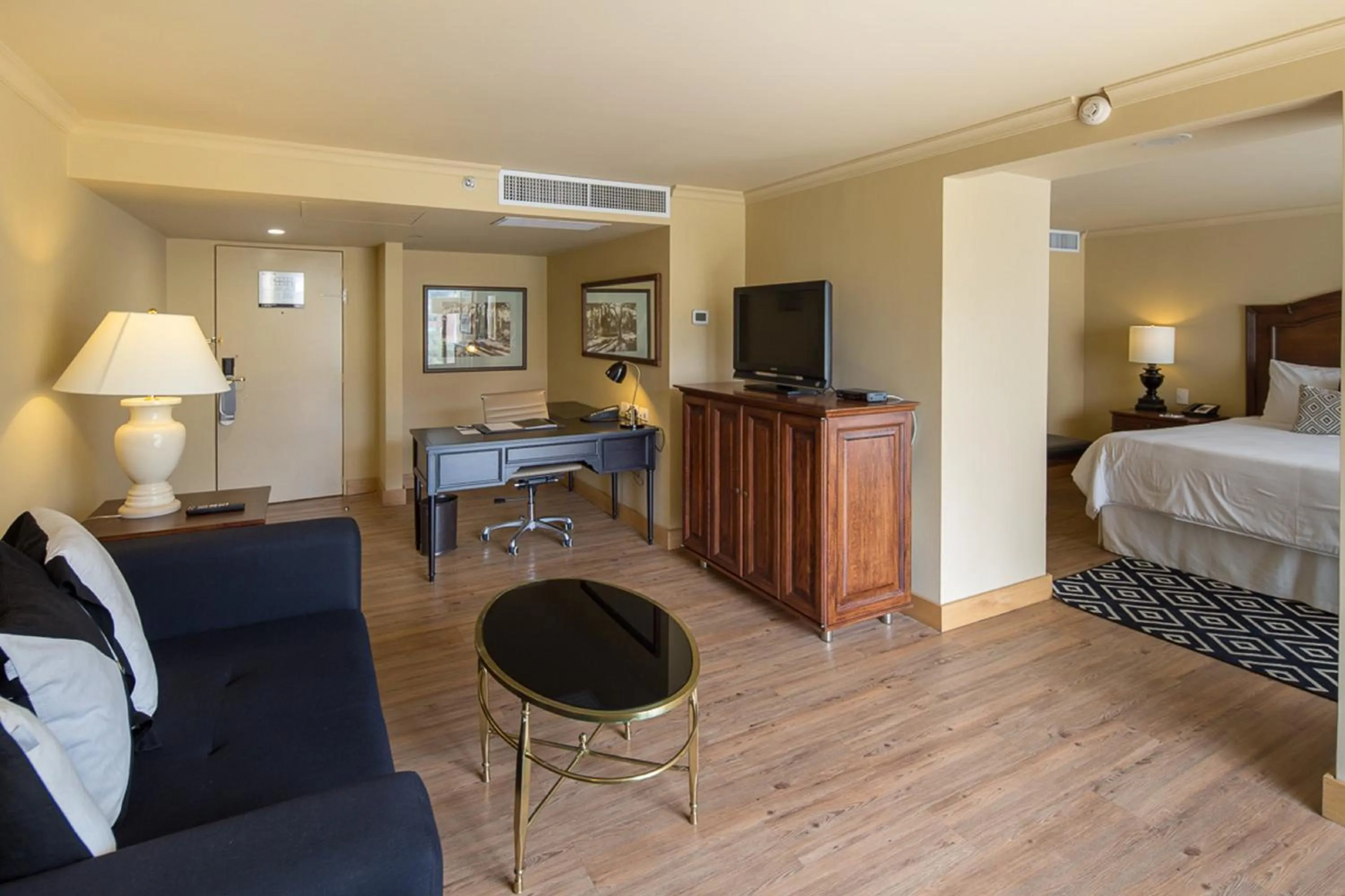 Photo of the whole room, Bed in InterContinental Medellin - Movich by IHG