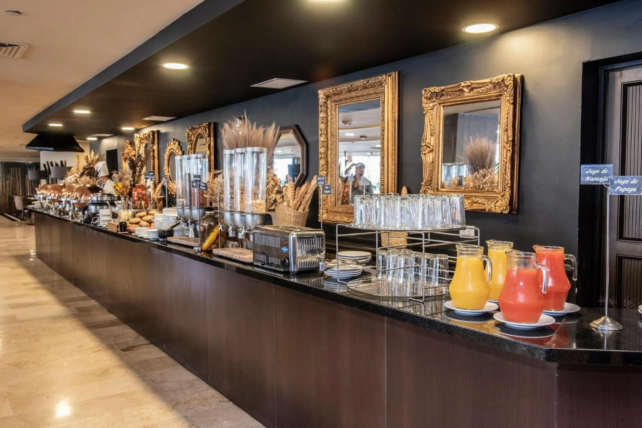 Restaurant/places to eat in InterContinental Medellin - Movich by IHG