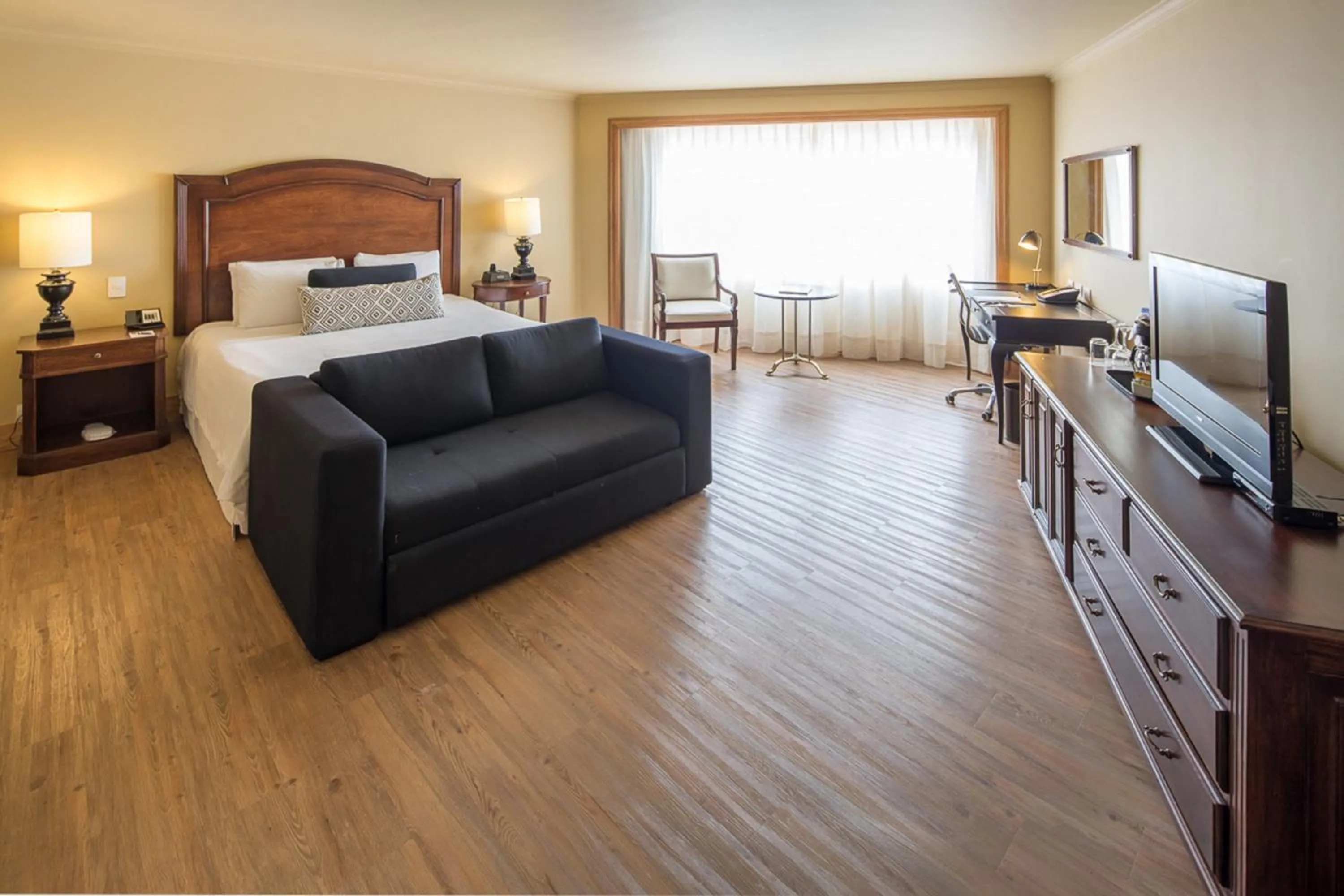 Photo of the whole room, Bed in InterContinental Medellin - Movich by IHG