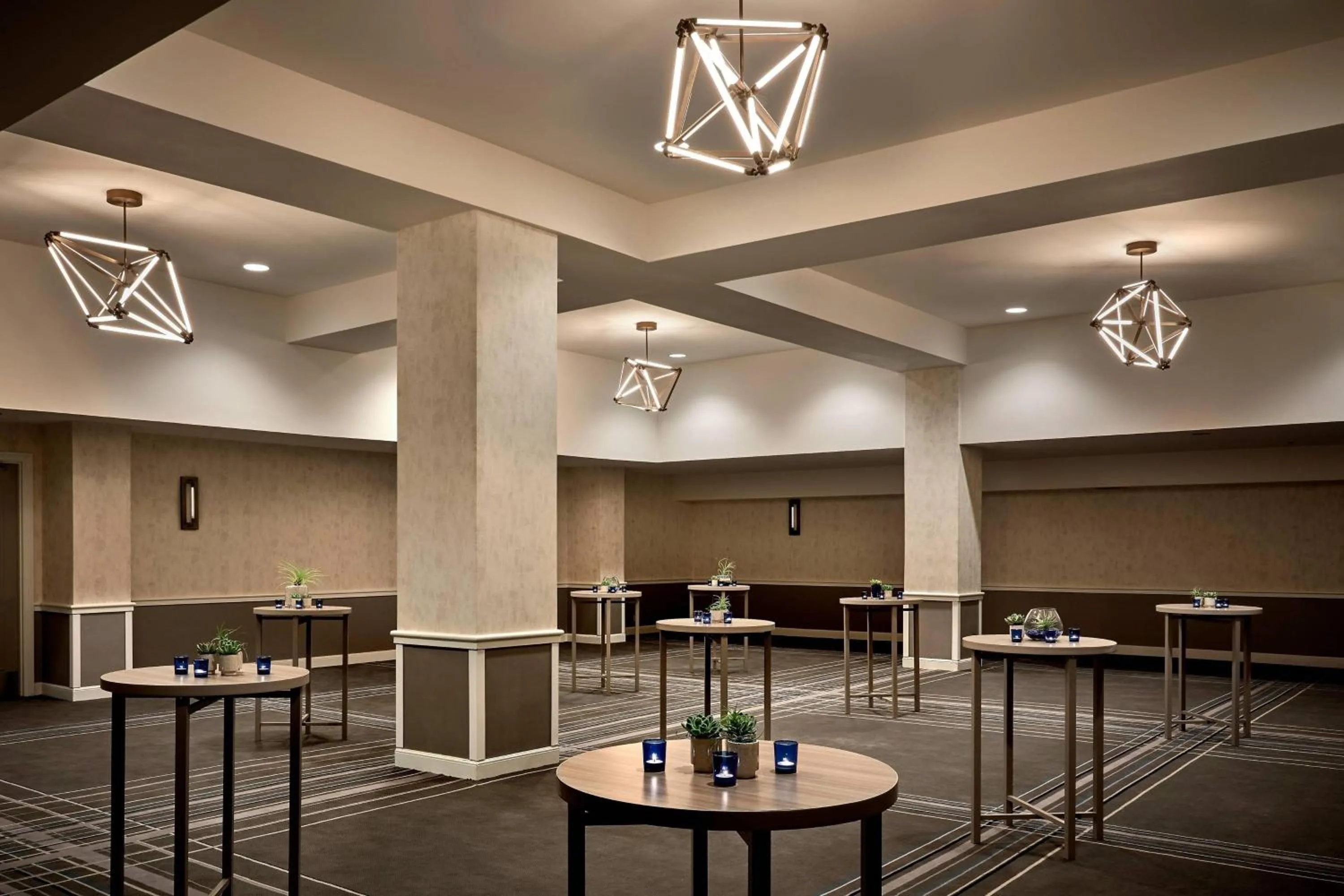 Meeting/conference room in Westdrift Manhattan Beach, Autograph Collection