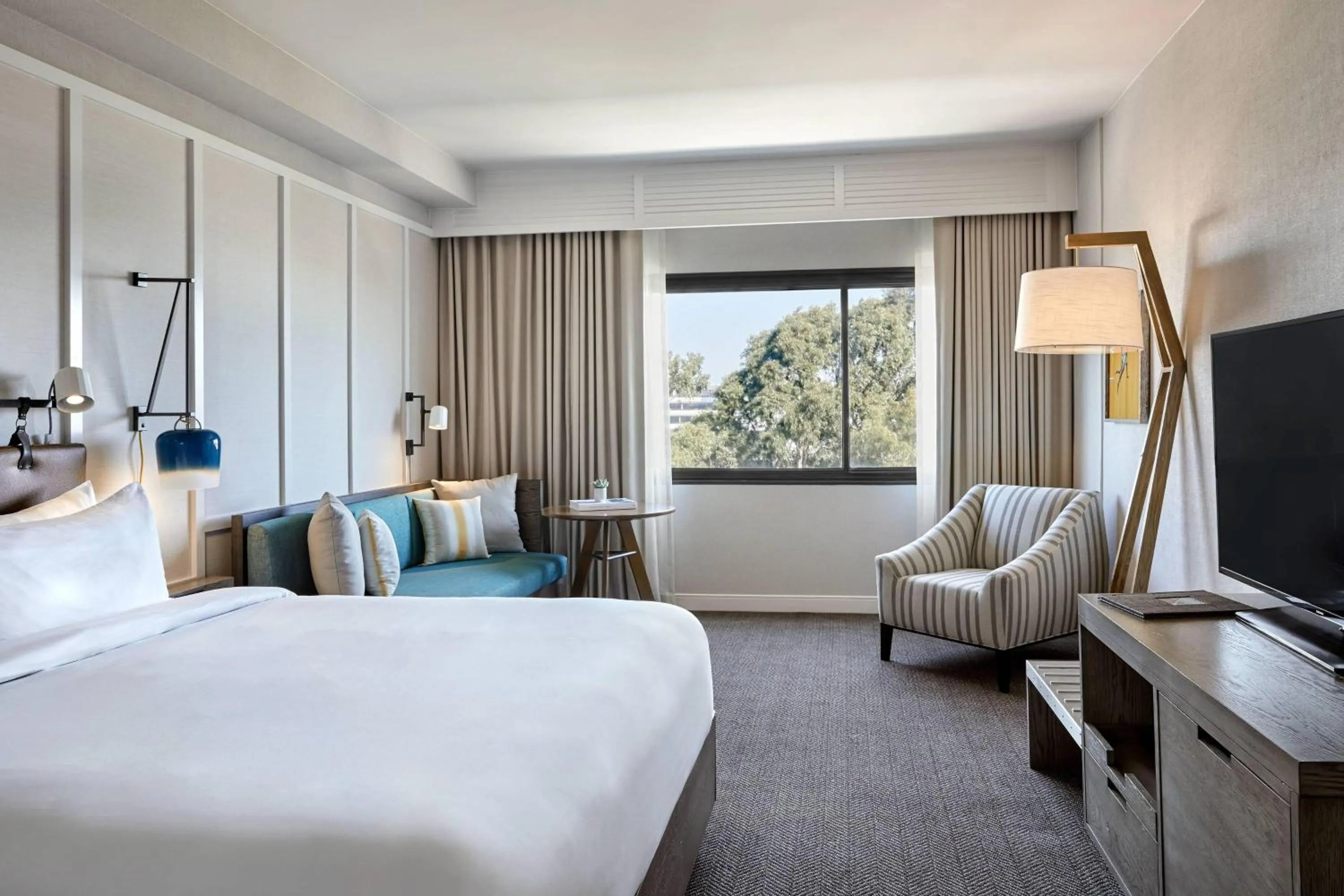 Photo of the whole room, Bed in Westdrift Manhattan Beach, Autograph Collection