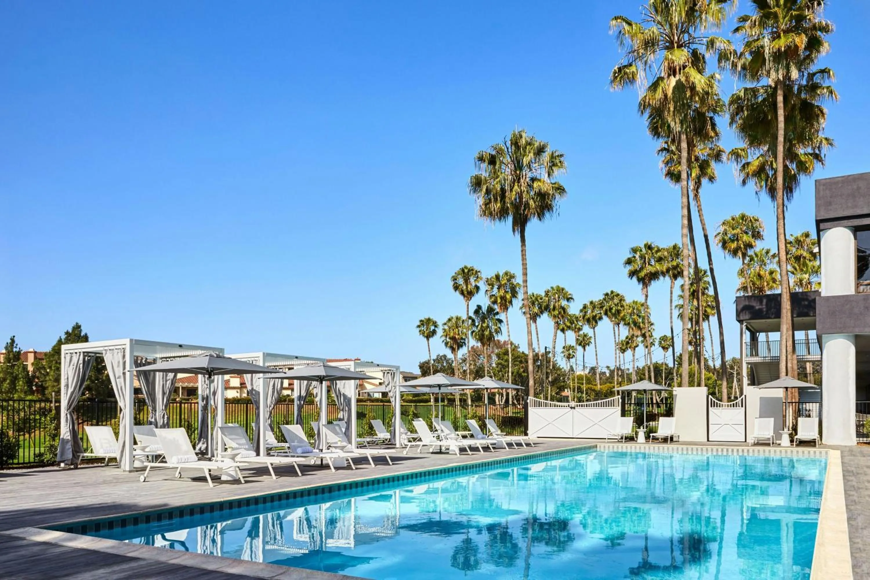Swimming pool in Westdrift Manhattan Beach, Autograph Collection