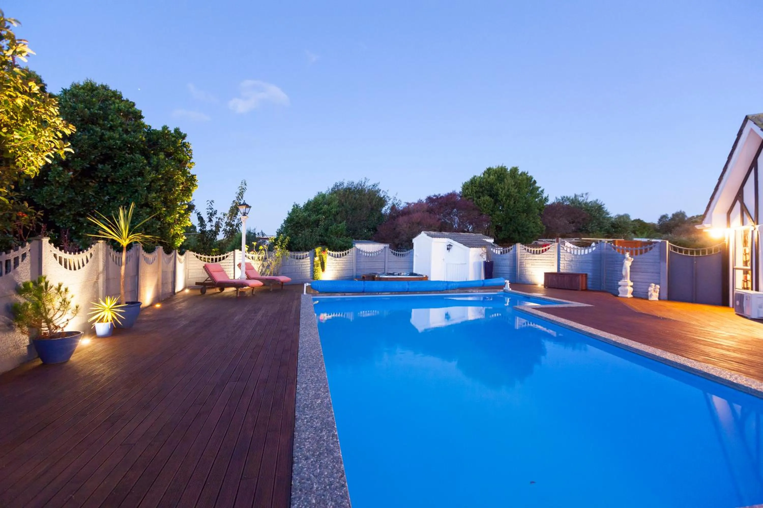 Swimming pool in Tudor Manor Bed & Breakfast