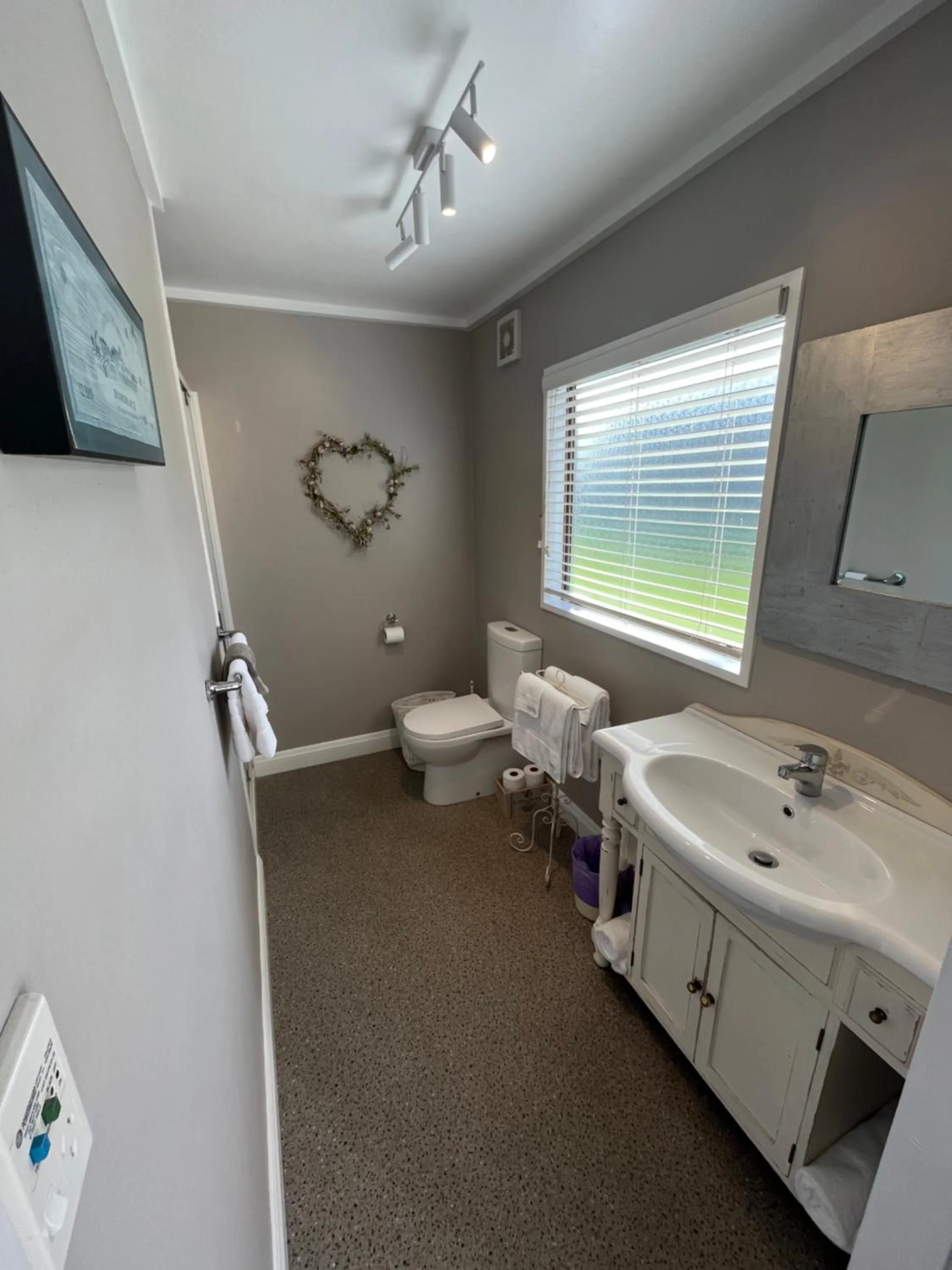 Bathroom in Tudor Manor Bed & Breakfast