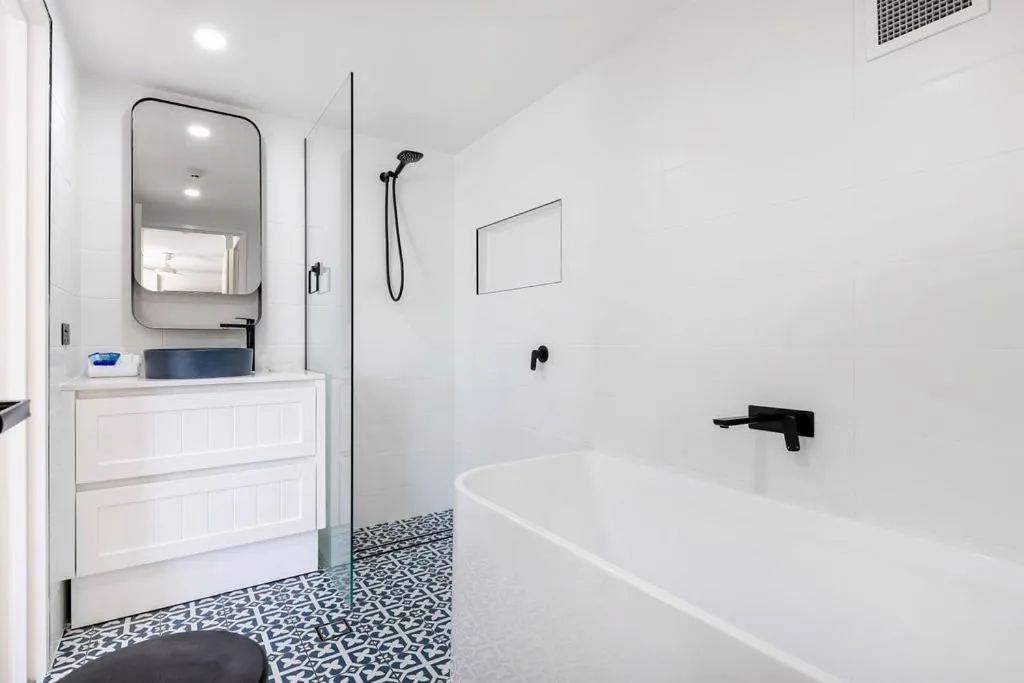 Bathroom in Kalua Holiday Apartments