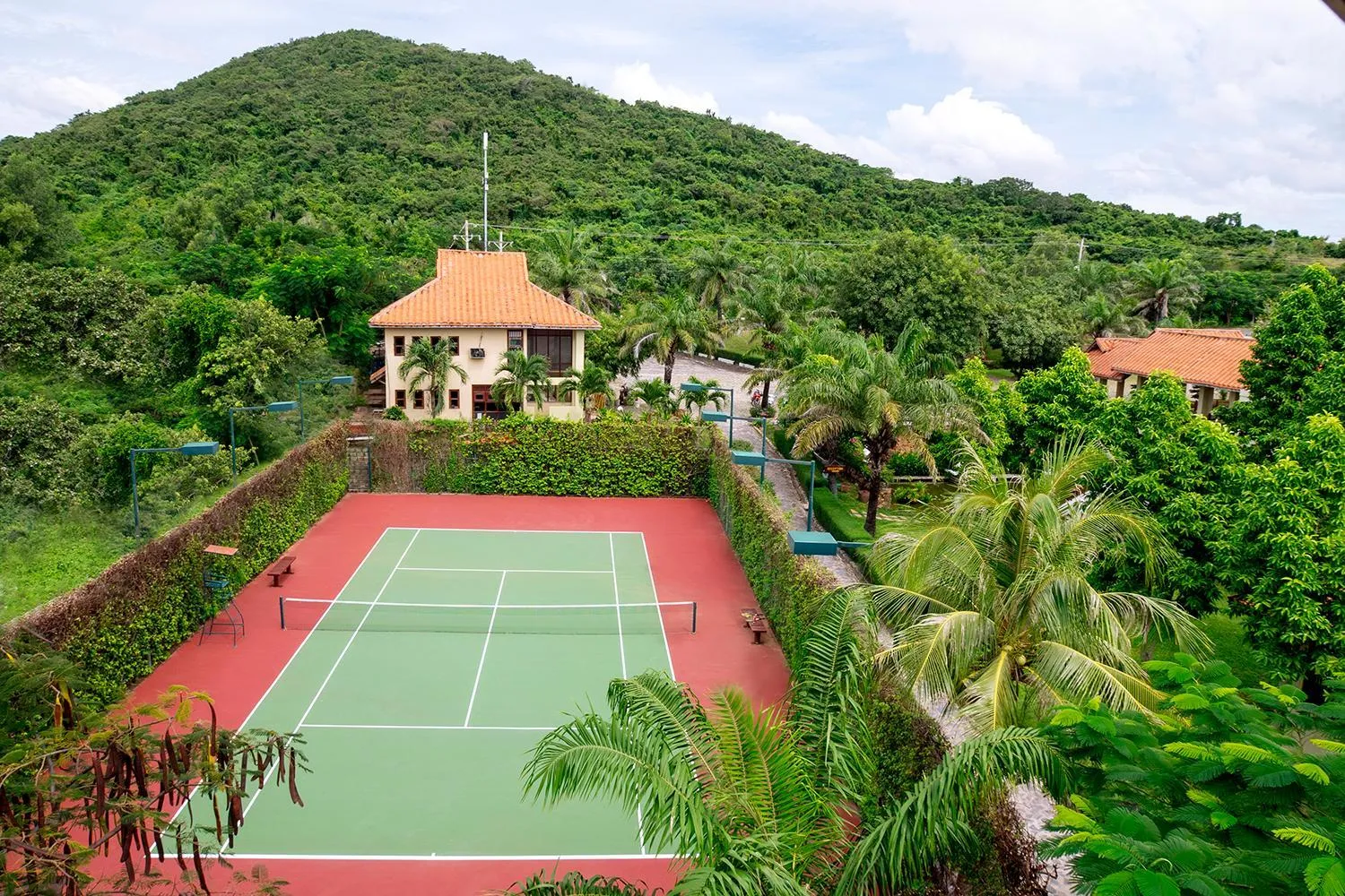 Tennis court in Romana Resort & Spa