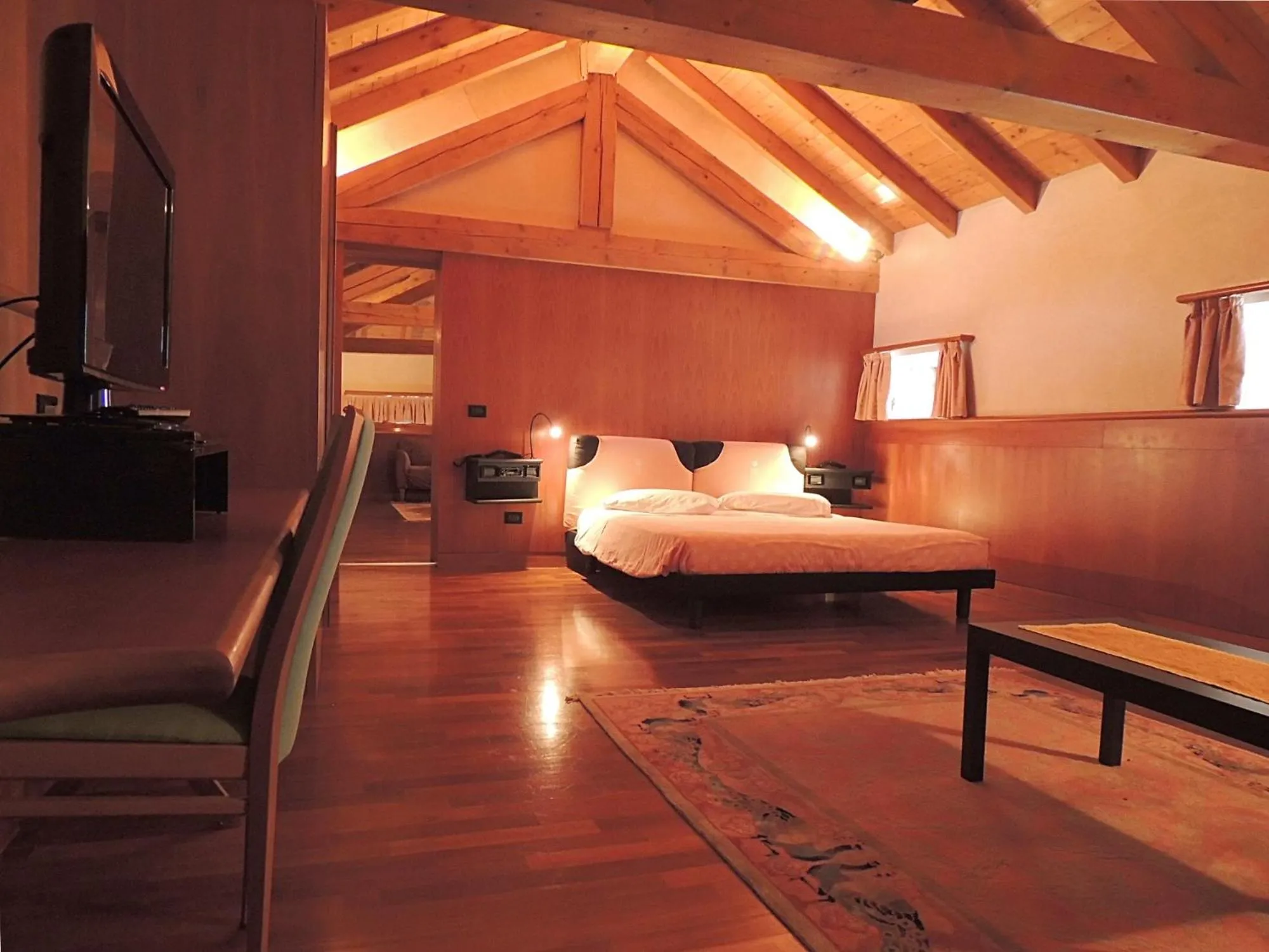 Photo of the whole room, Bed in Grand Hotel Astoria