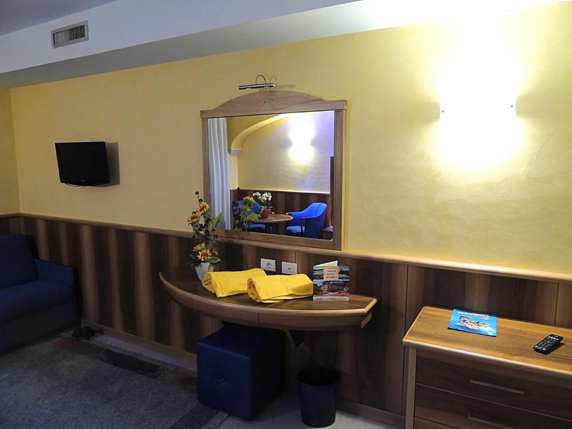 Decorative detail in Grand Hotel Astoria