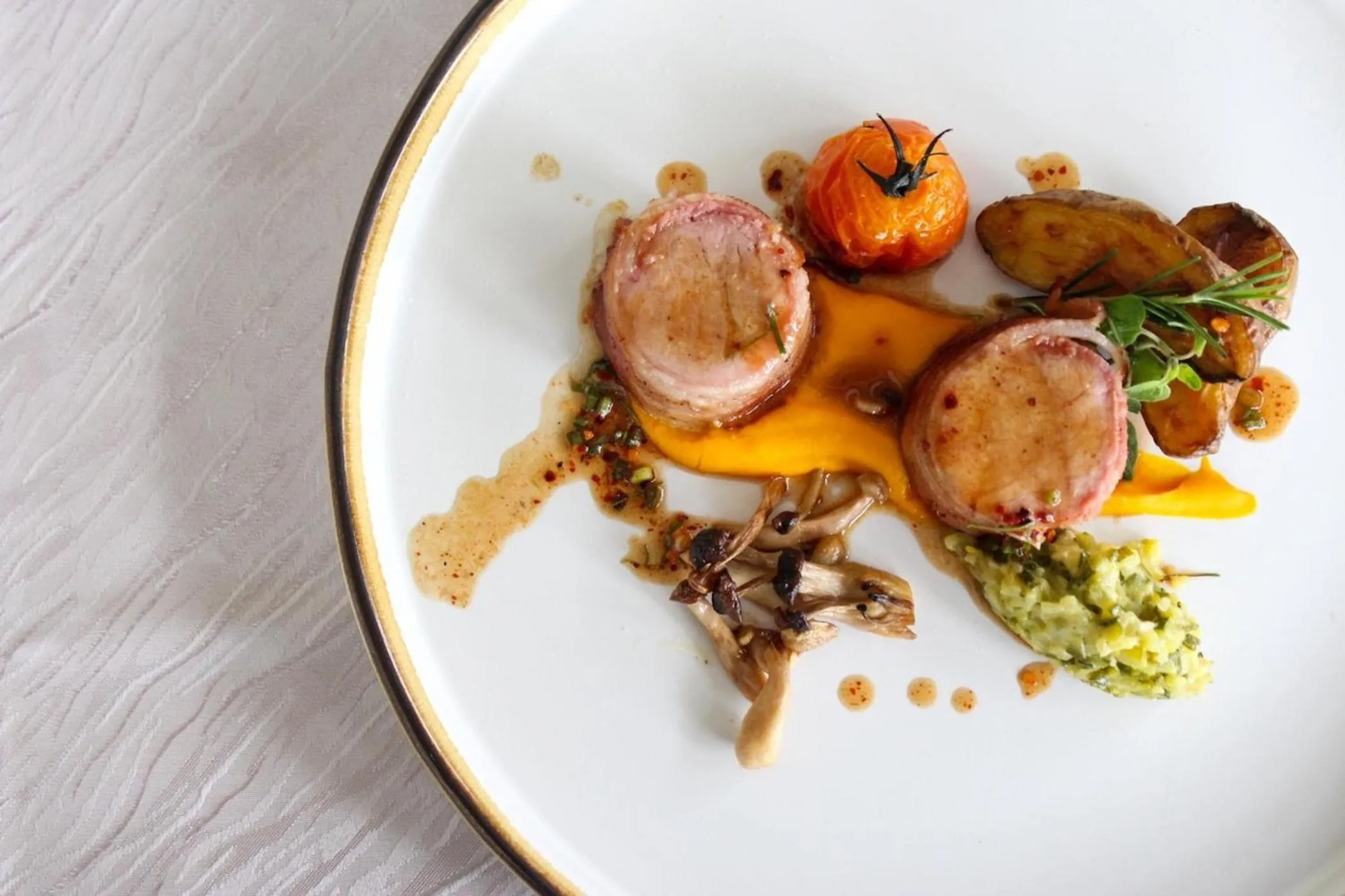 Food and drinks in The Shore At Katathani - Adult Only - SHA Extra Plus