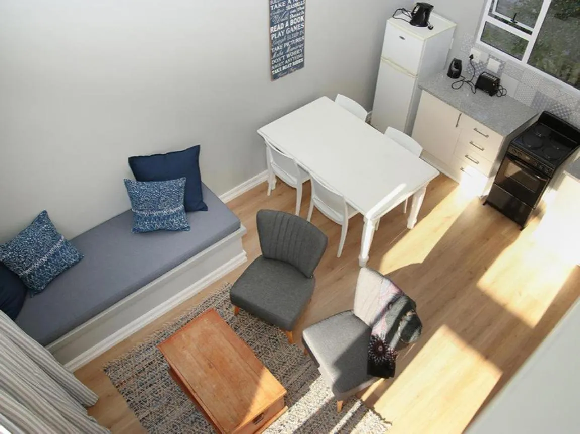 Communal lounge/ TV room in Seals Backpackers