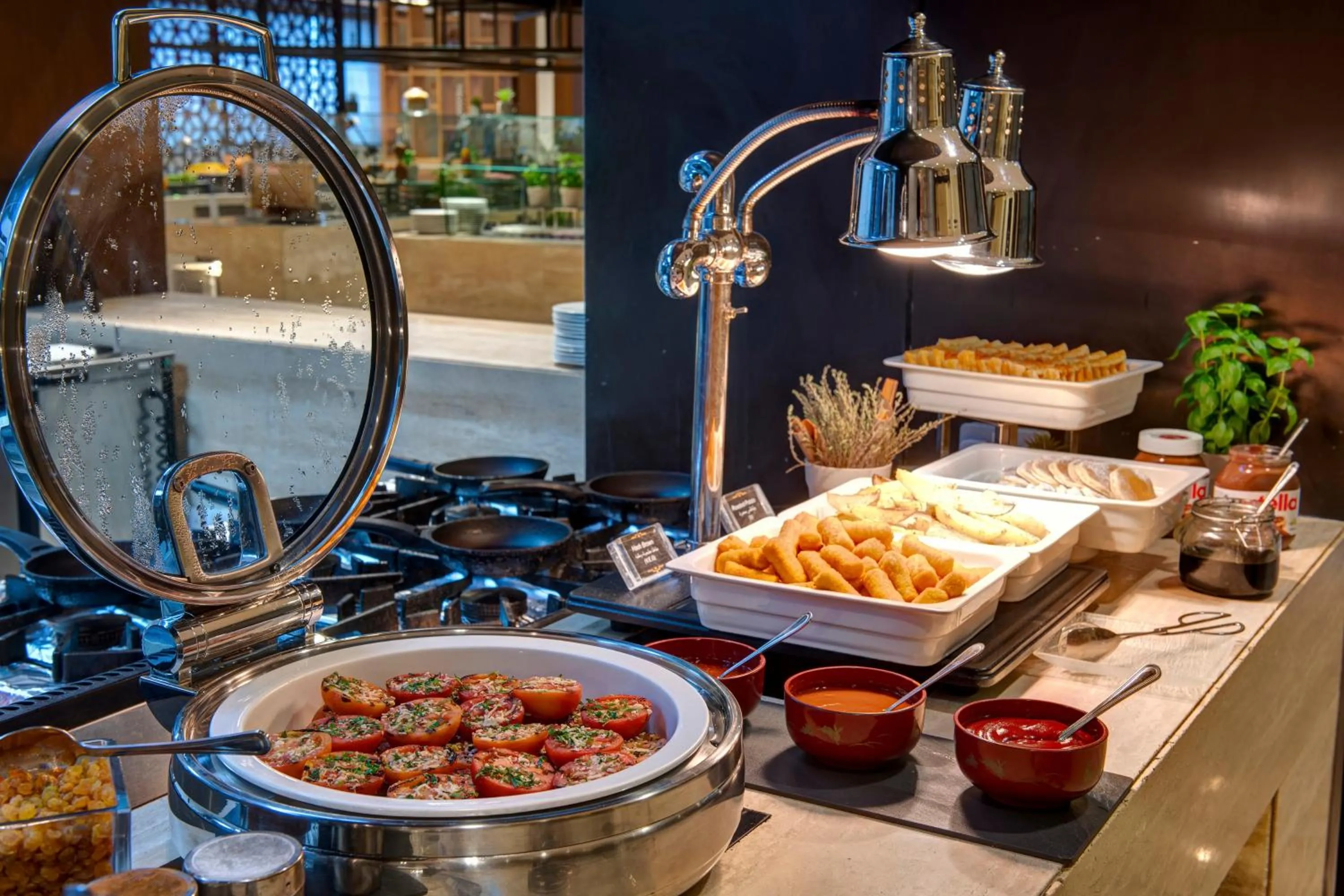 Restaurant/places to eat in Two Seasons Hotel & Apartments