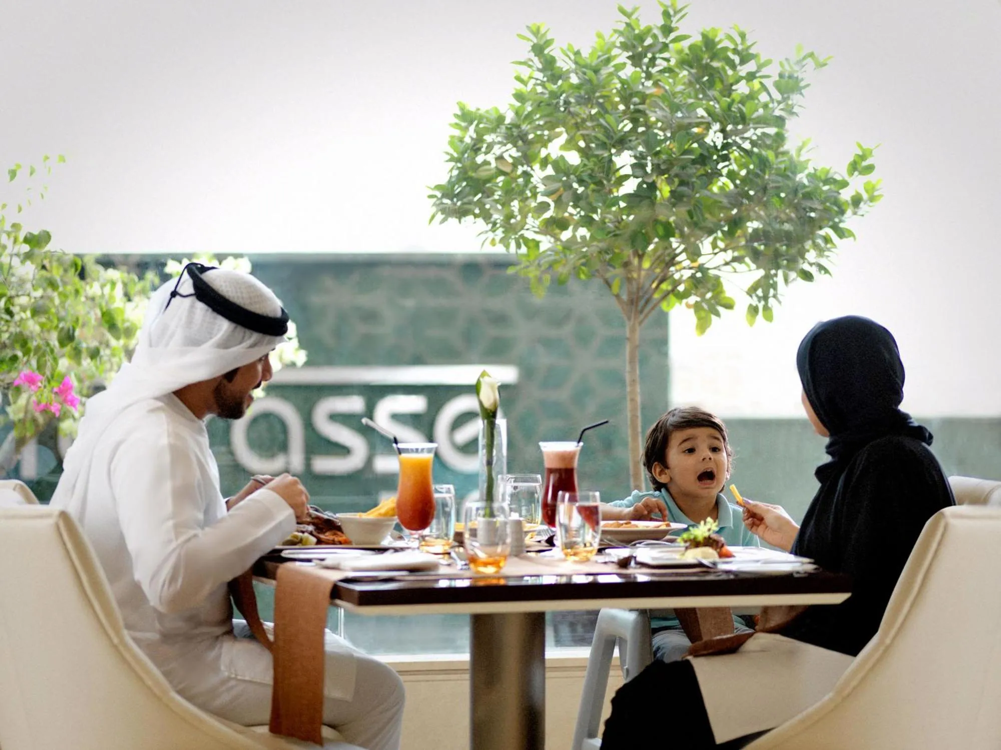 Food and drinks in Two Seasons Hotel & Apartments