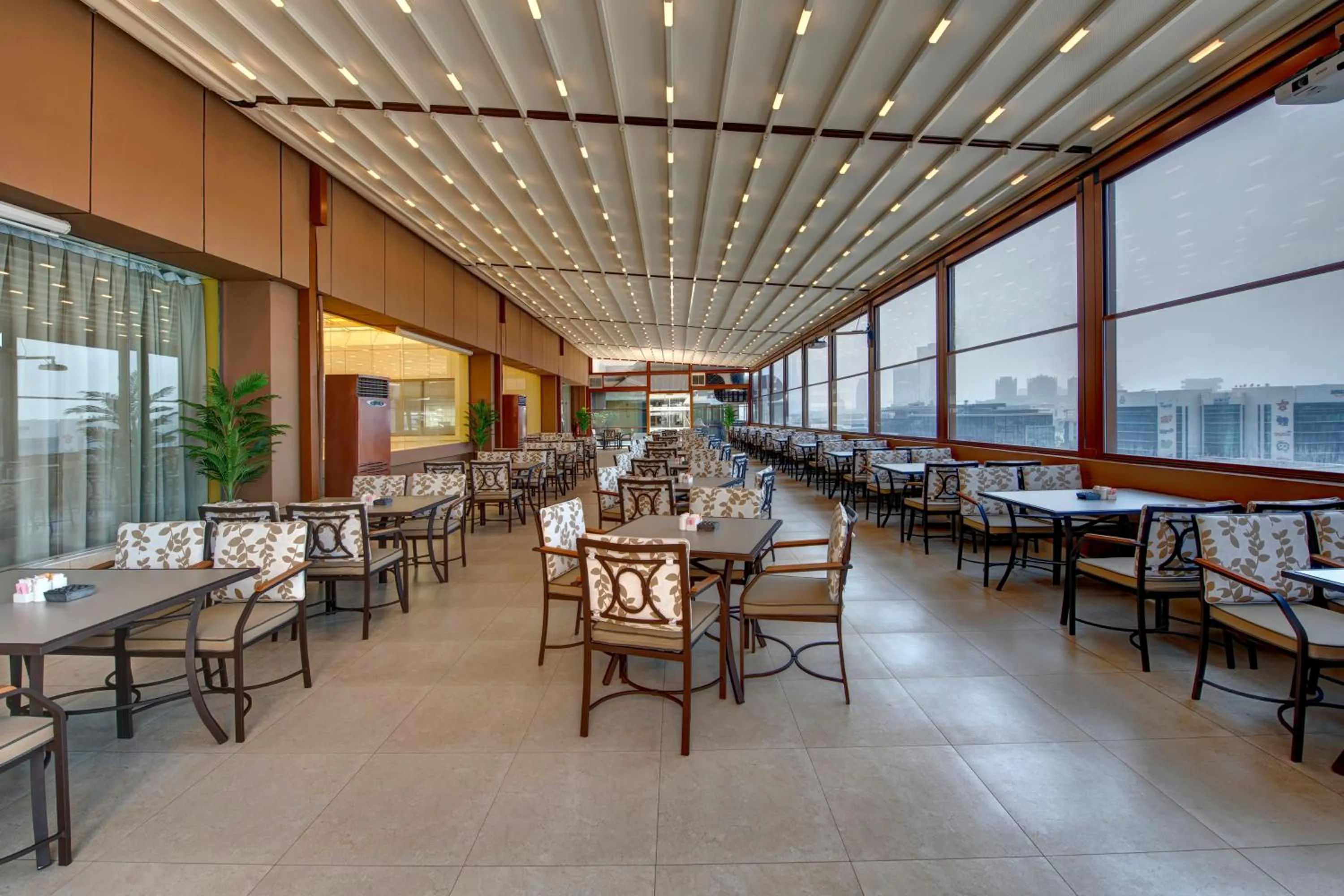 Restaurant/places to eat in Two Seasons Hotel & Apartments