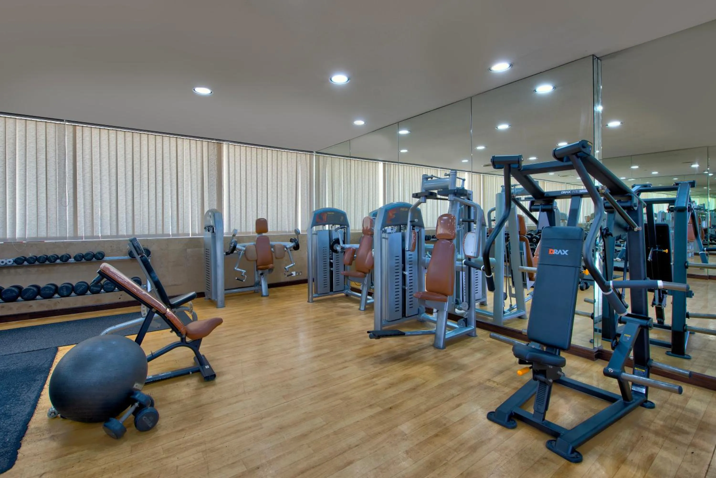 Fitness centre/facilities in Two Seasons Hotel & Apartments