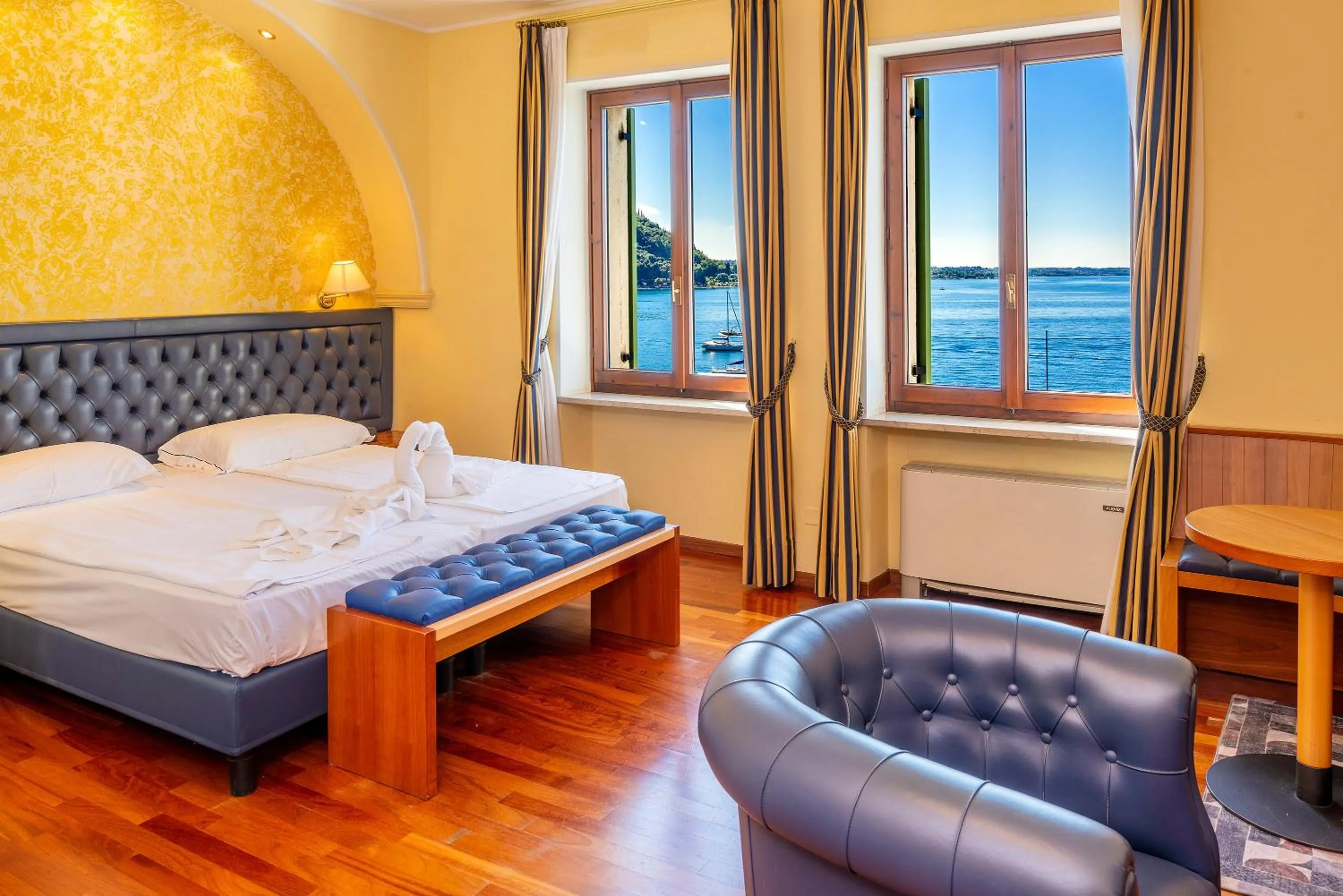 Bed in Hotel Du Parc