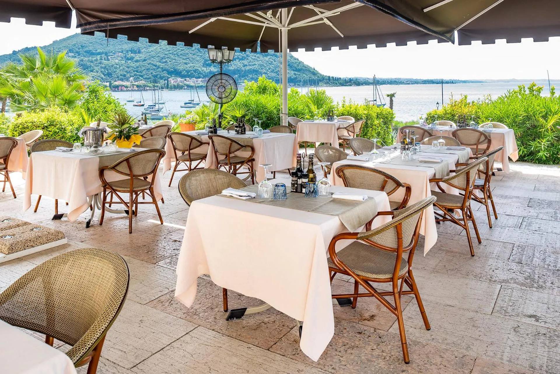 Restaurant/places to eat in Hotel Du Parc