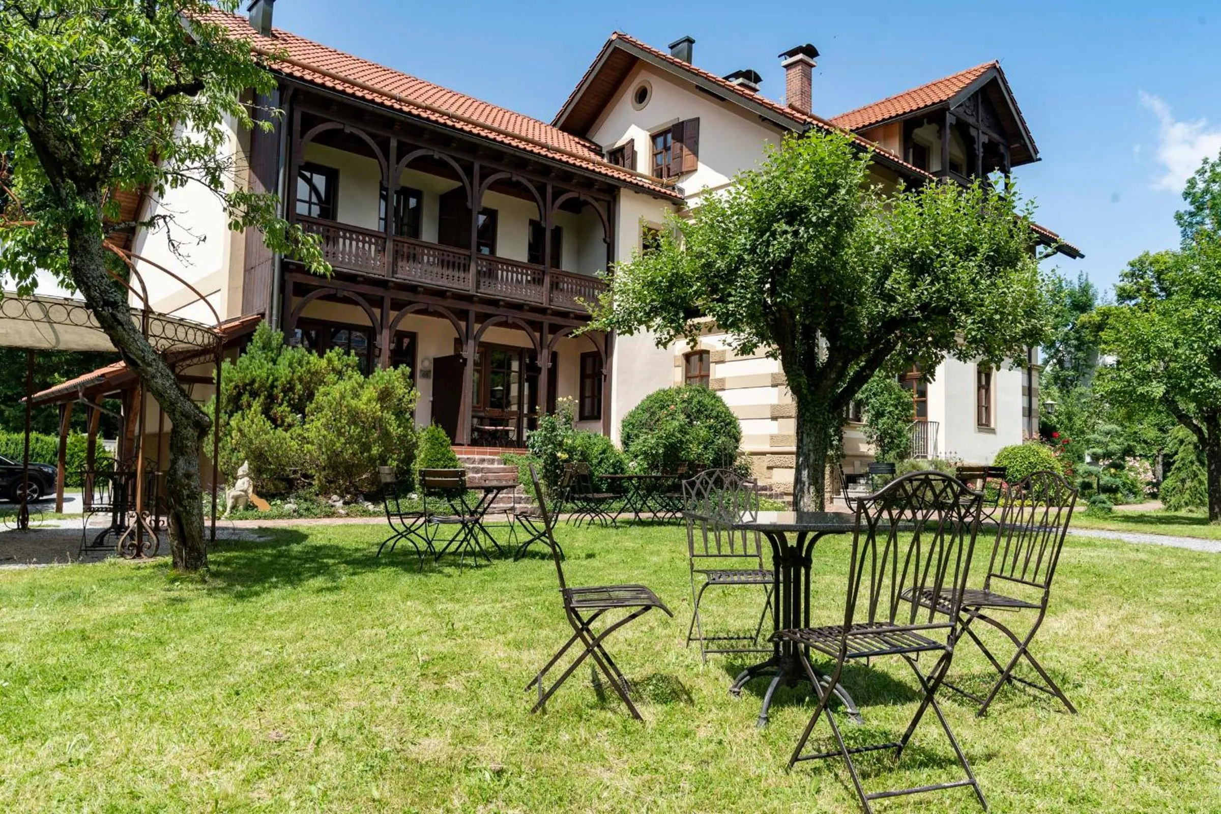 Property building in Villa Fantasia Budget Boutique Hotel