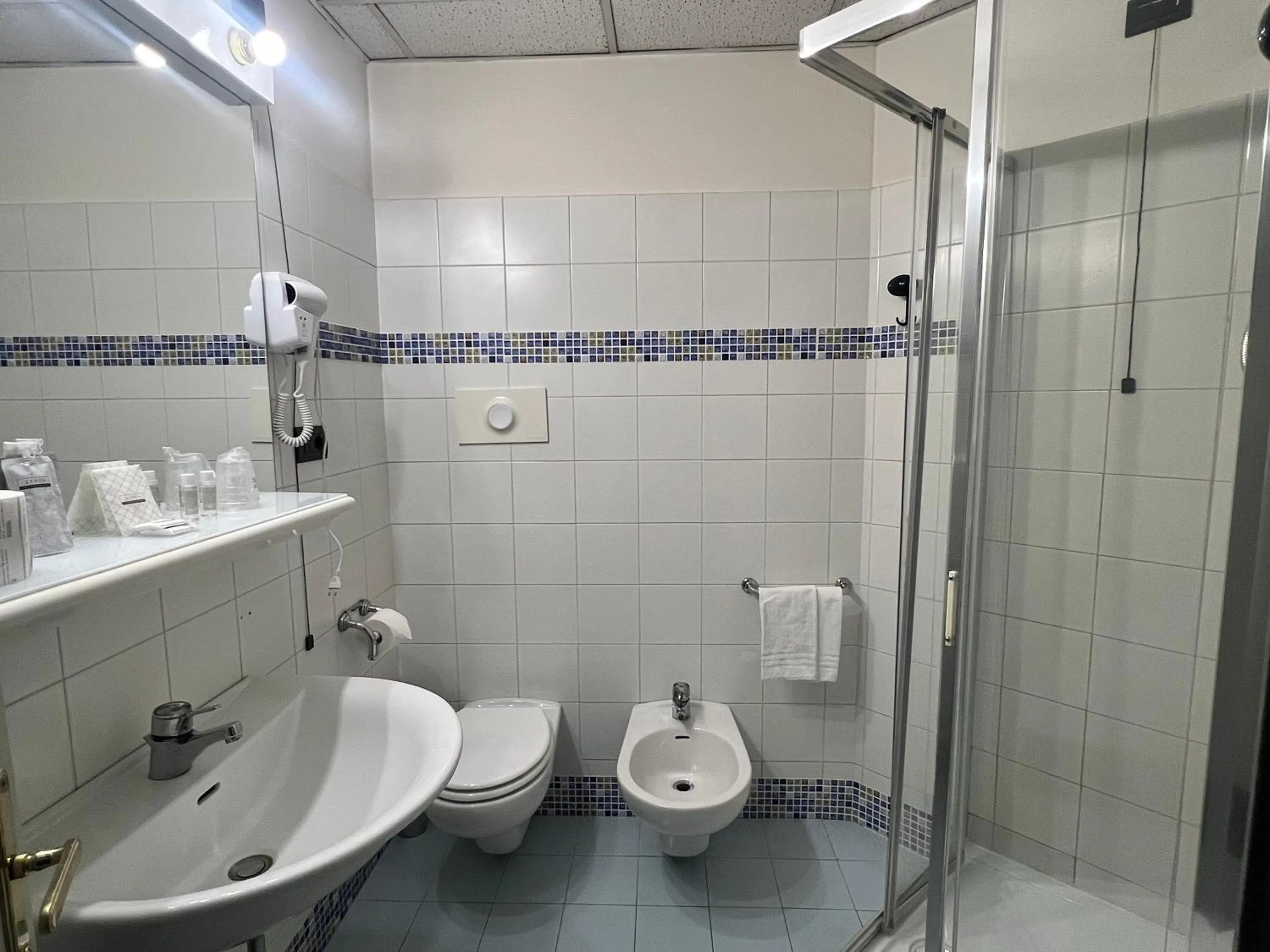 Shower in Hotel Diamante