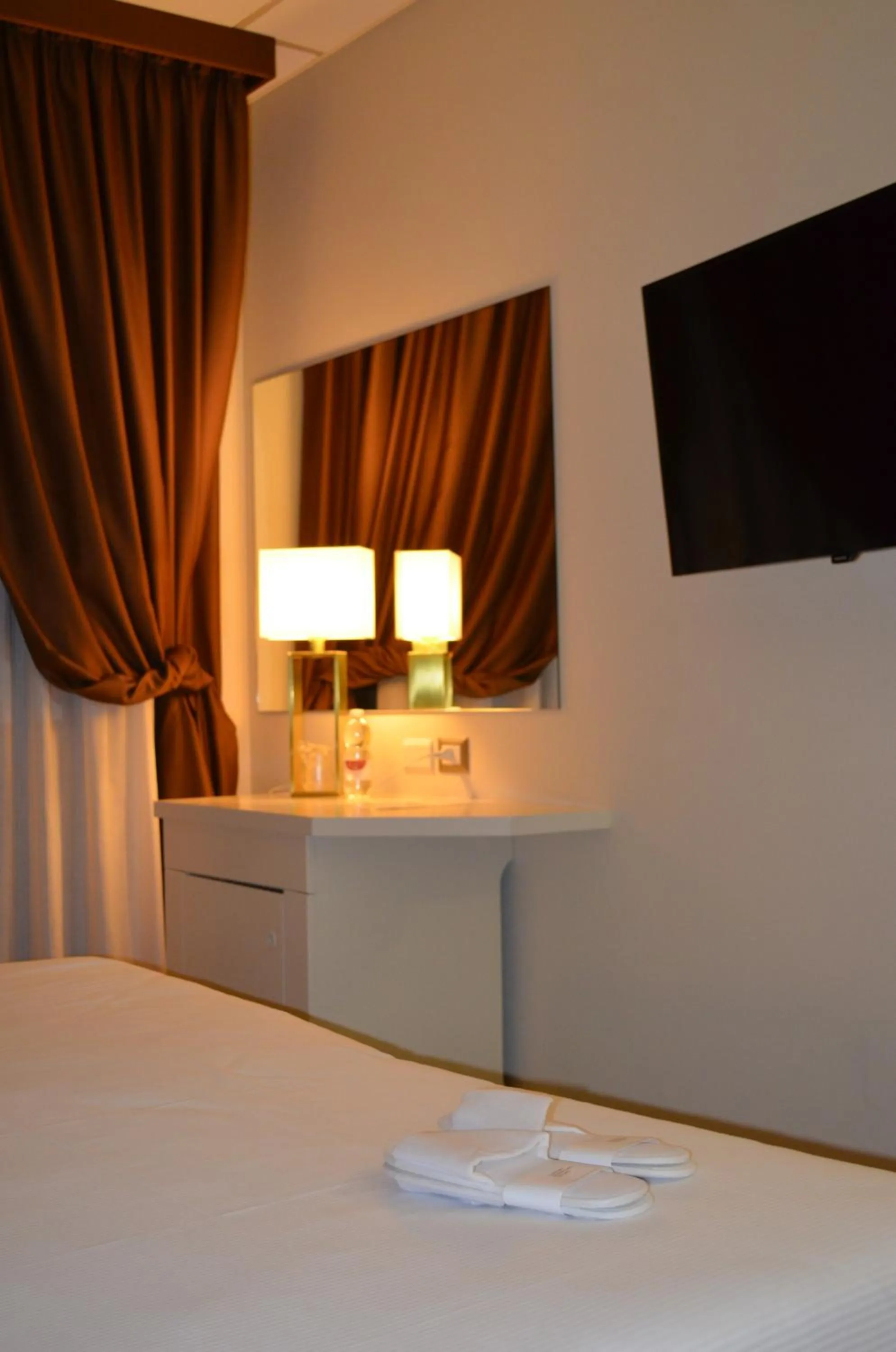 TV and multimedia, Bed in Hotel Diamante