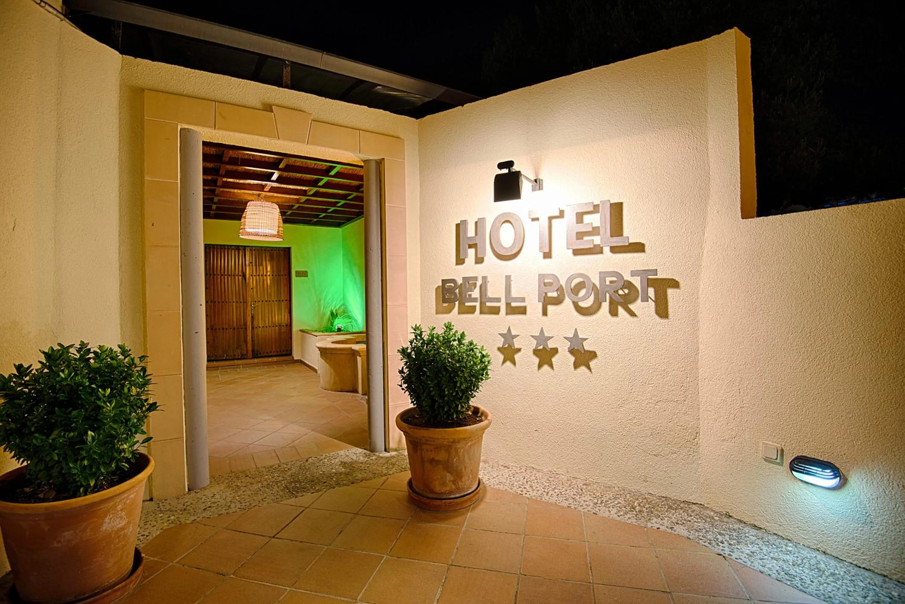 Facade/entrance in Bell Port Hotel