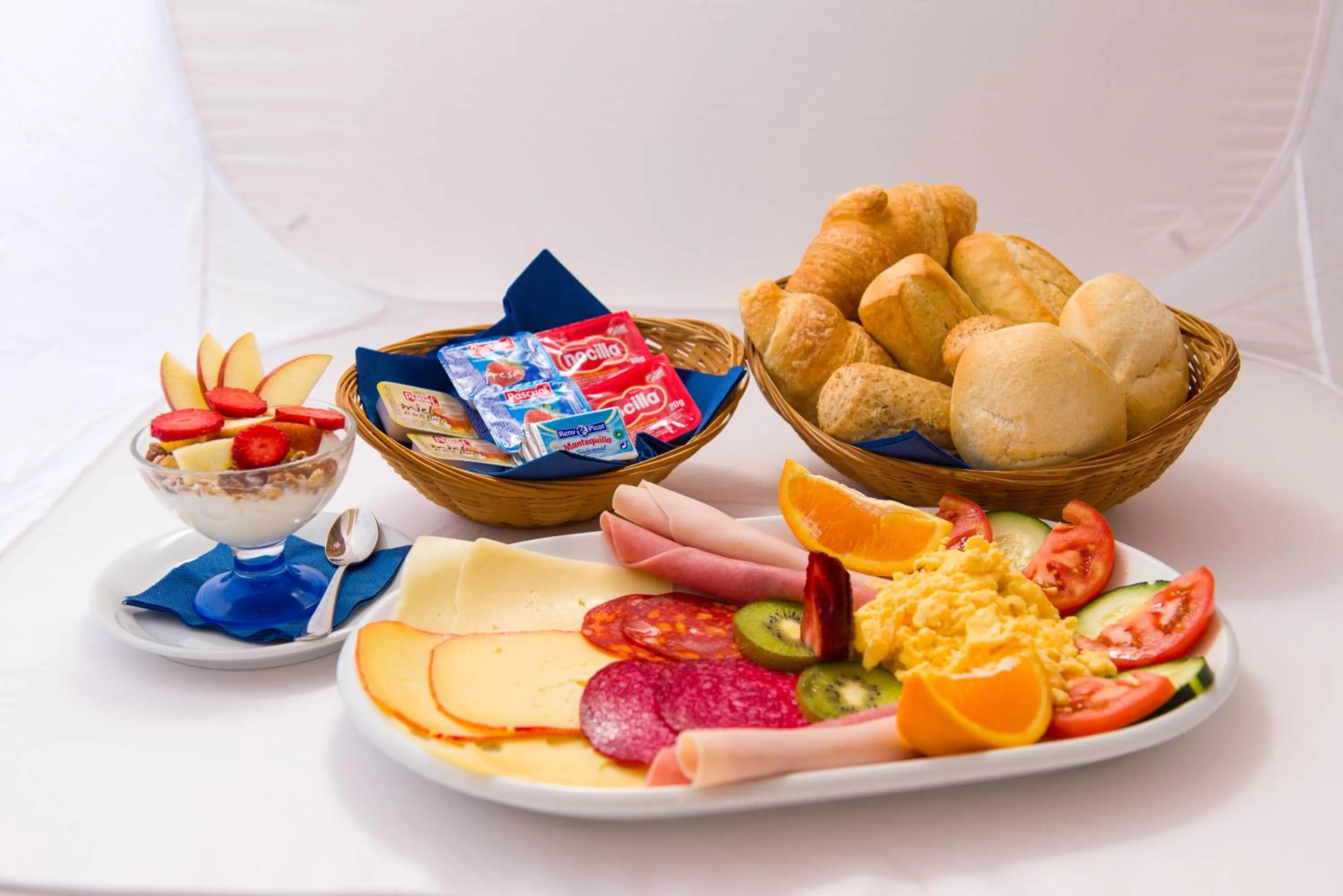 Continental breakfast in Bell Port Hotel