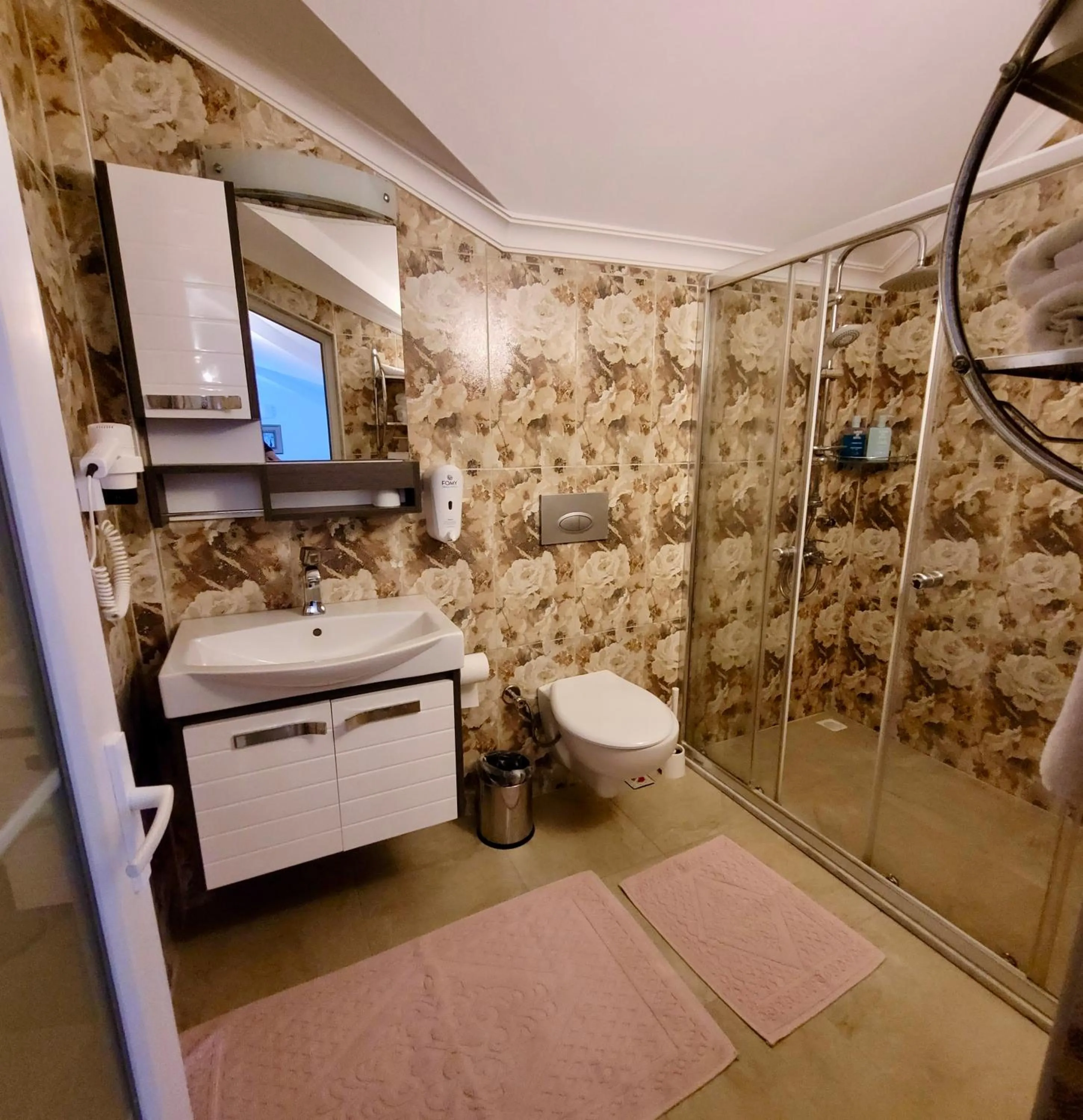 Bathroom in Berg Hotel