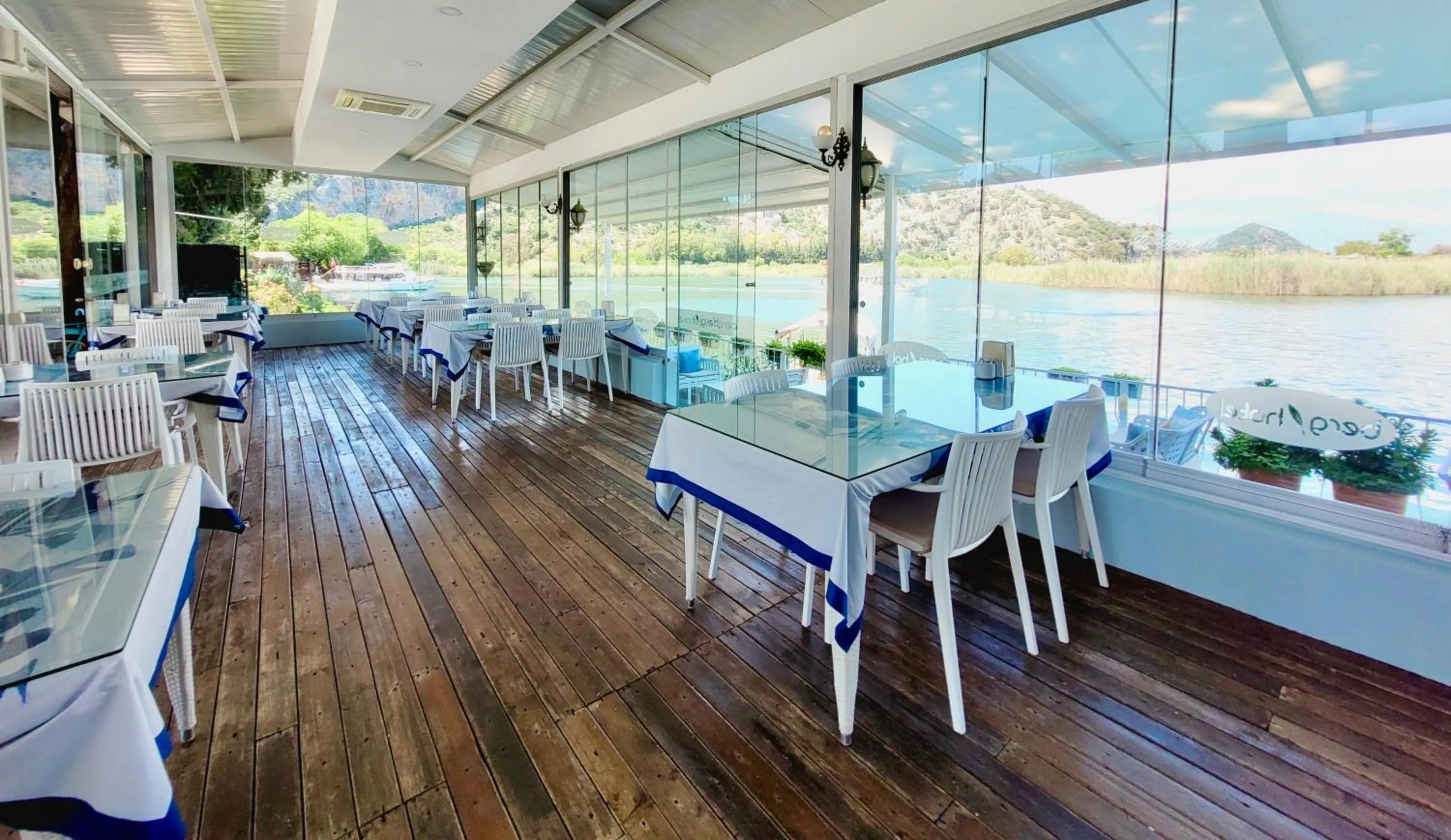 Restaurant/places to eat in Berg Hotel