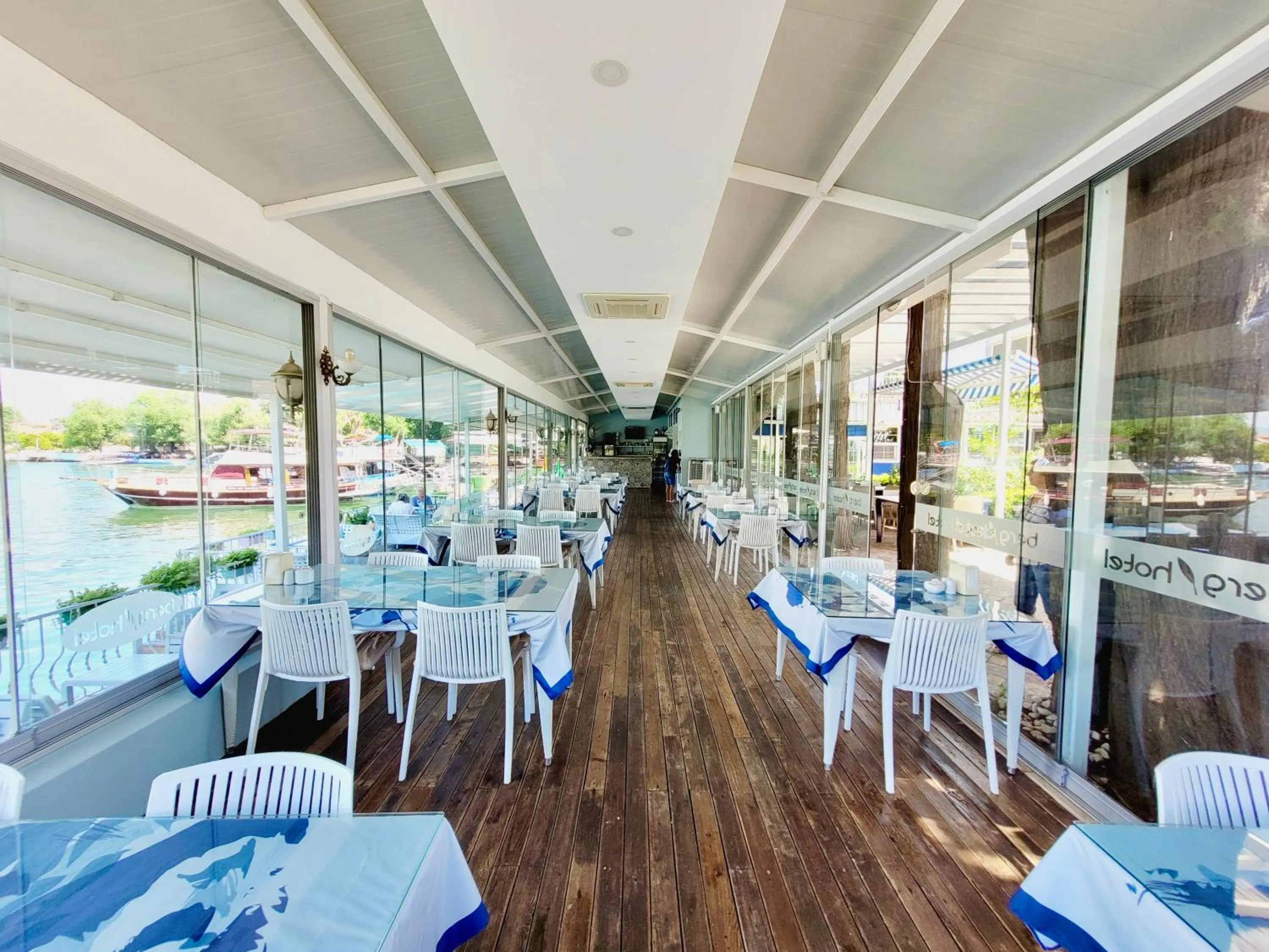 Restaurant/places to eat in Berg Hotel