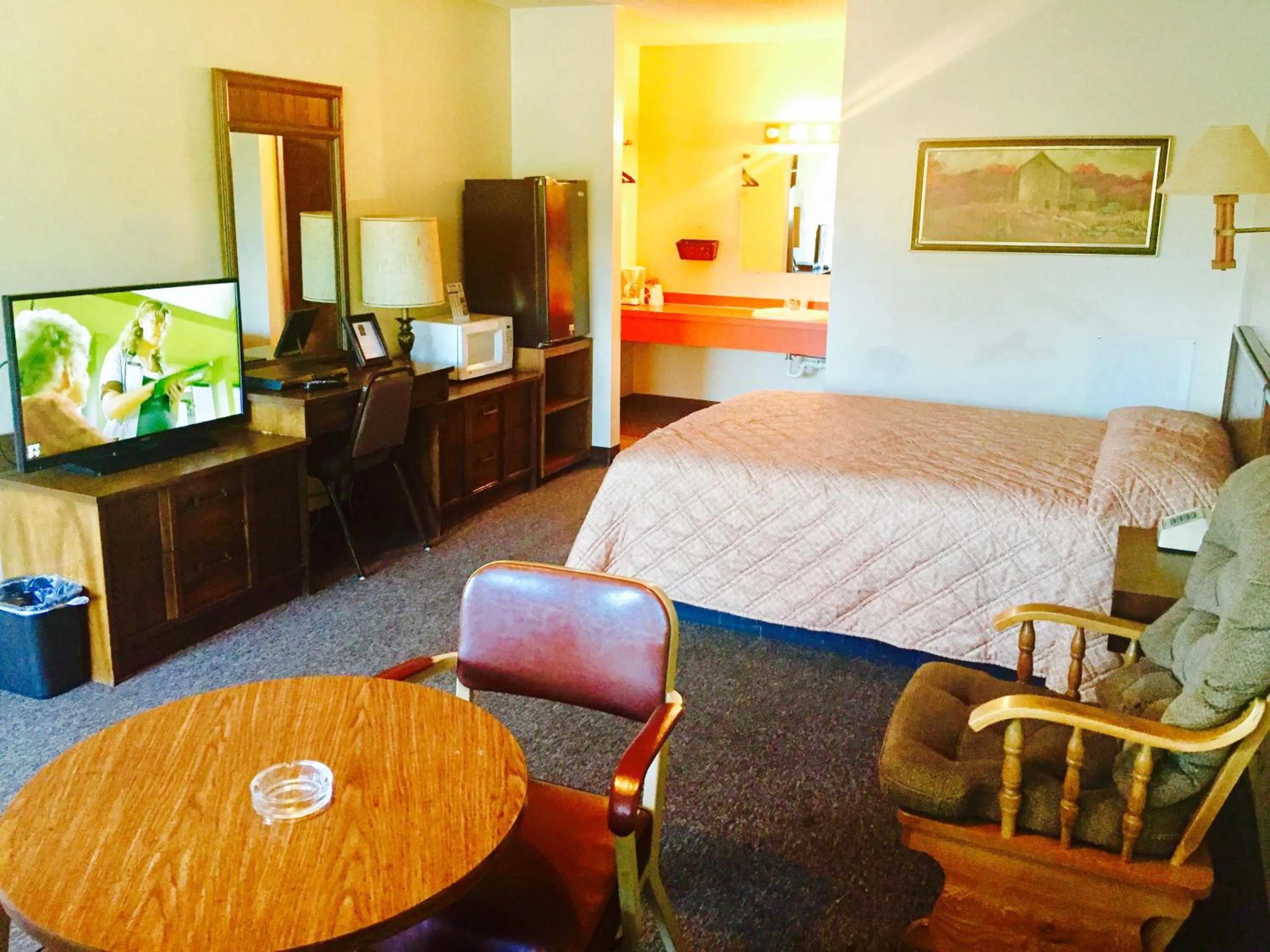 Bed in Rock City Motel