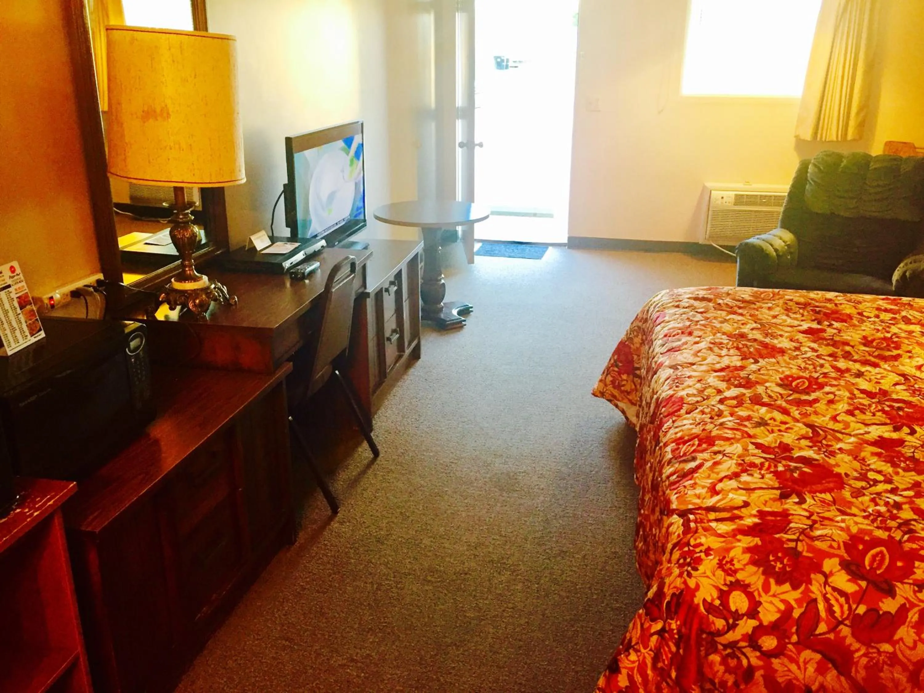 Bed in Rock City Motel