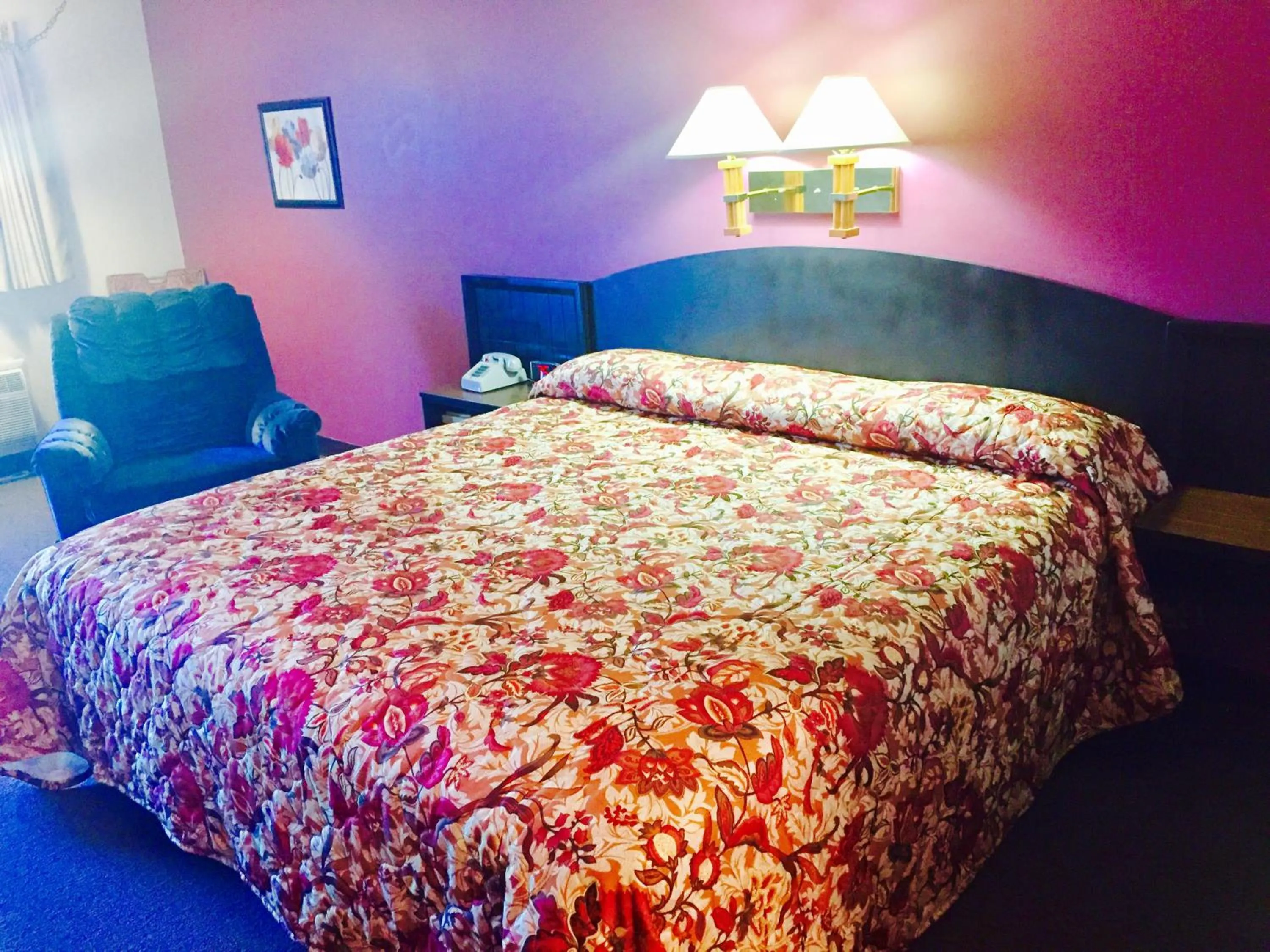 Bed in Rock City Motel