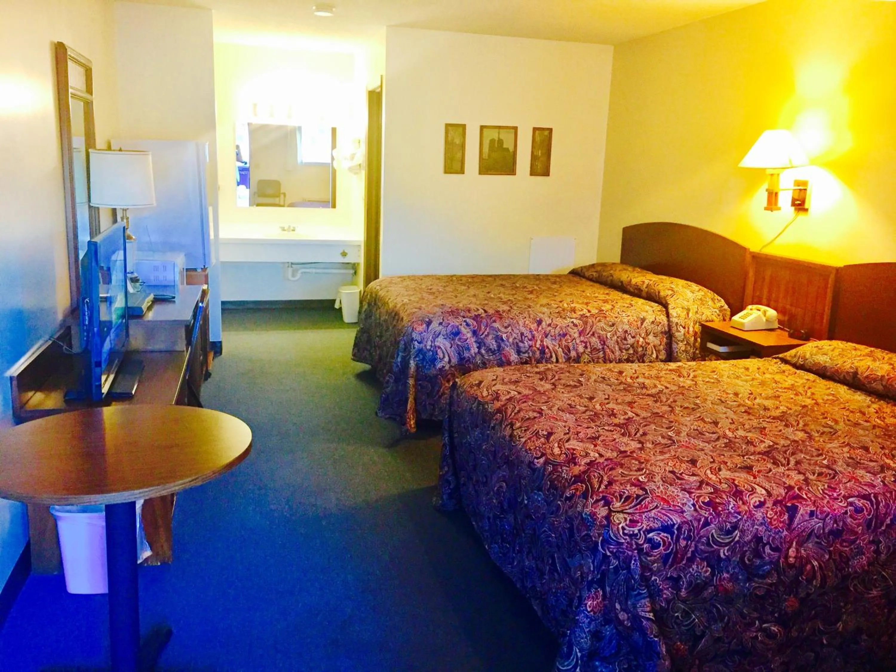 Bed in Rock City Motel