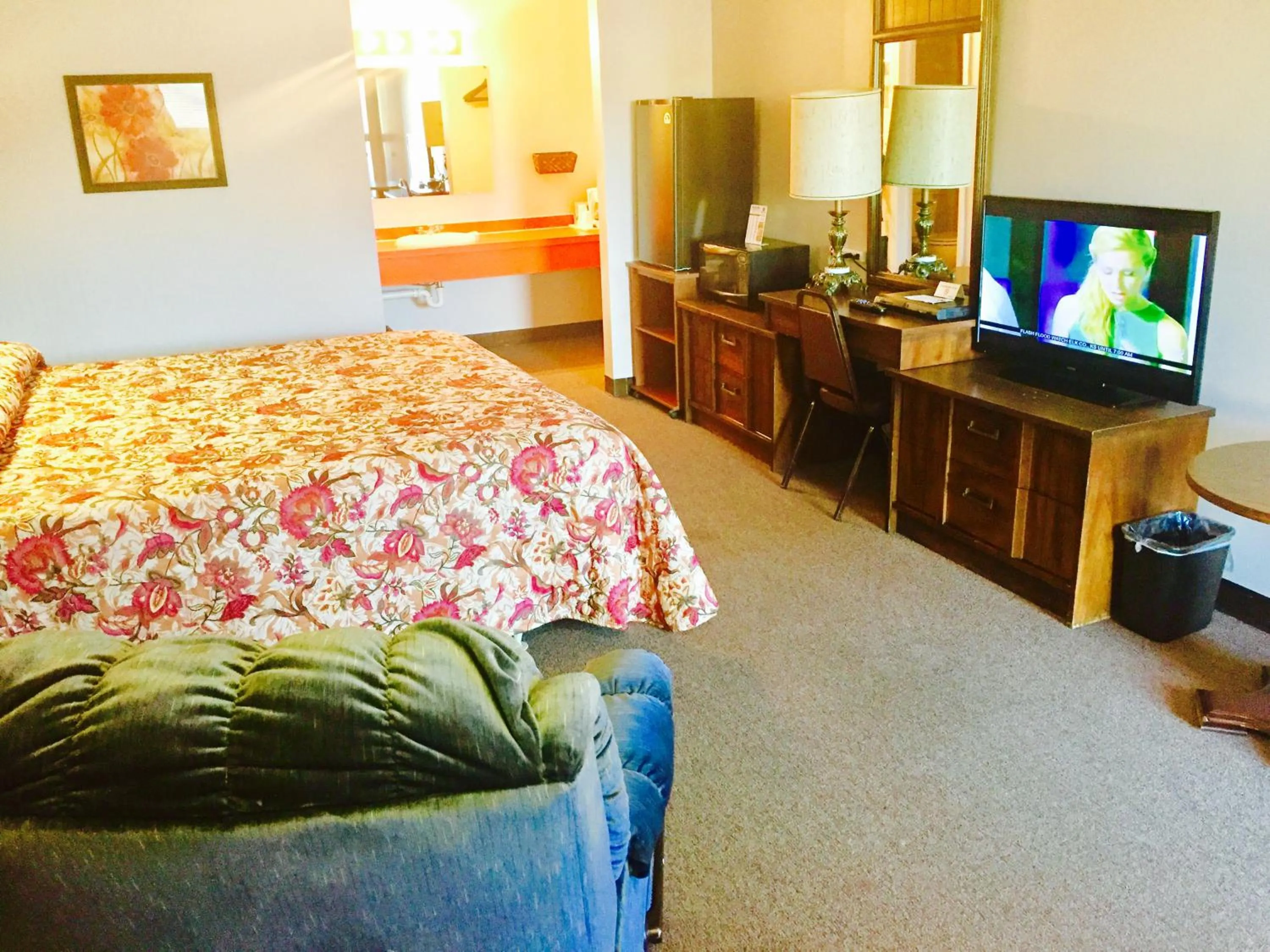 Bed in Rock City Motel