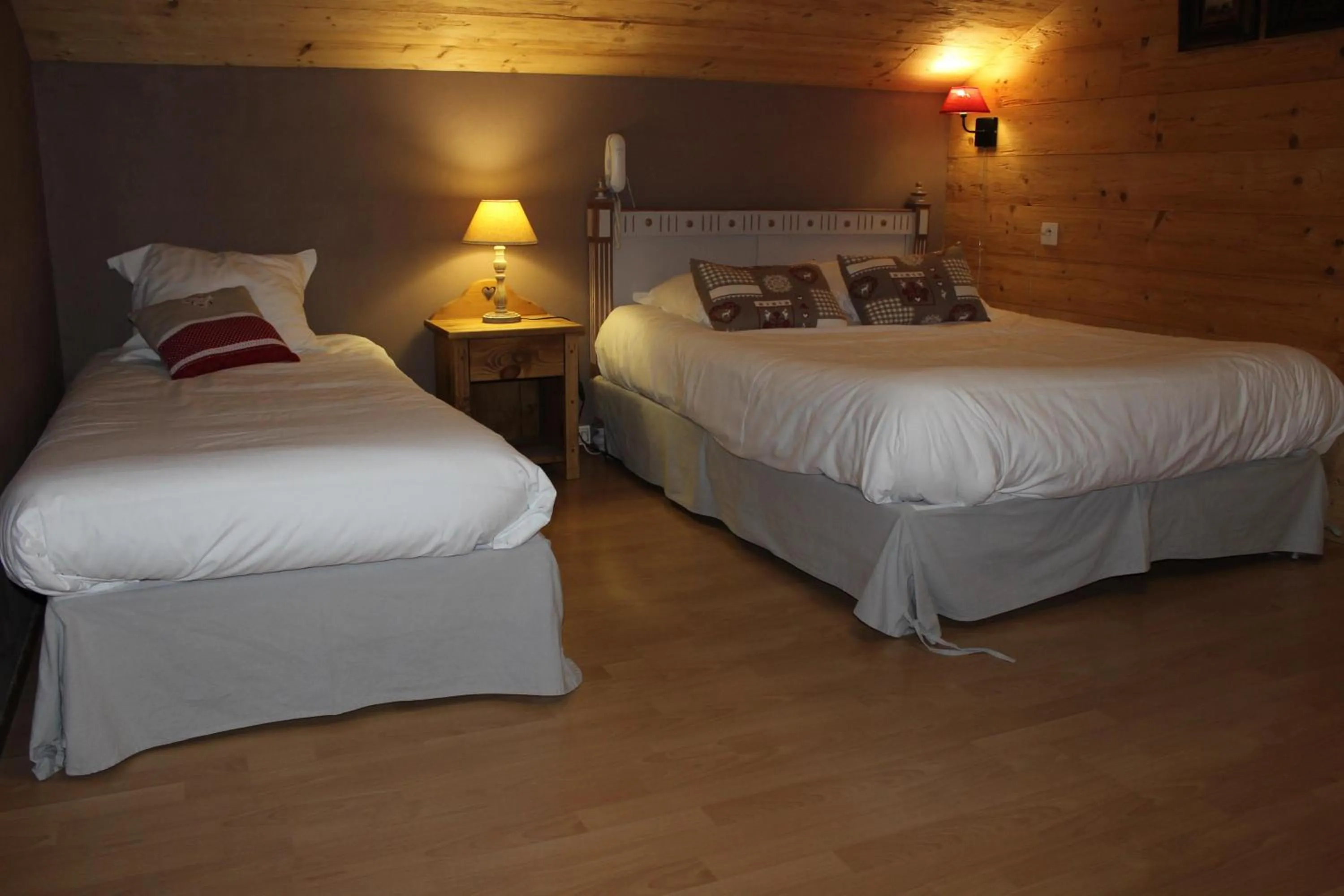 Bedroom, Bed in Hôtel Restaurant U'Fredy