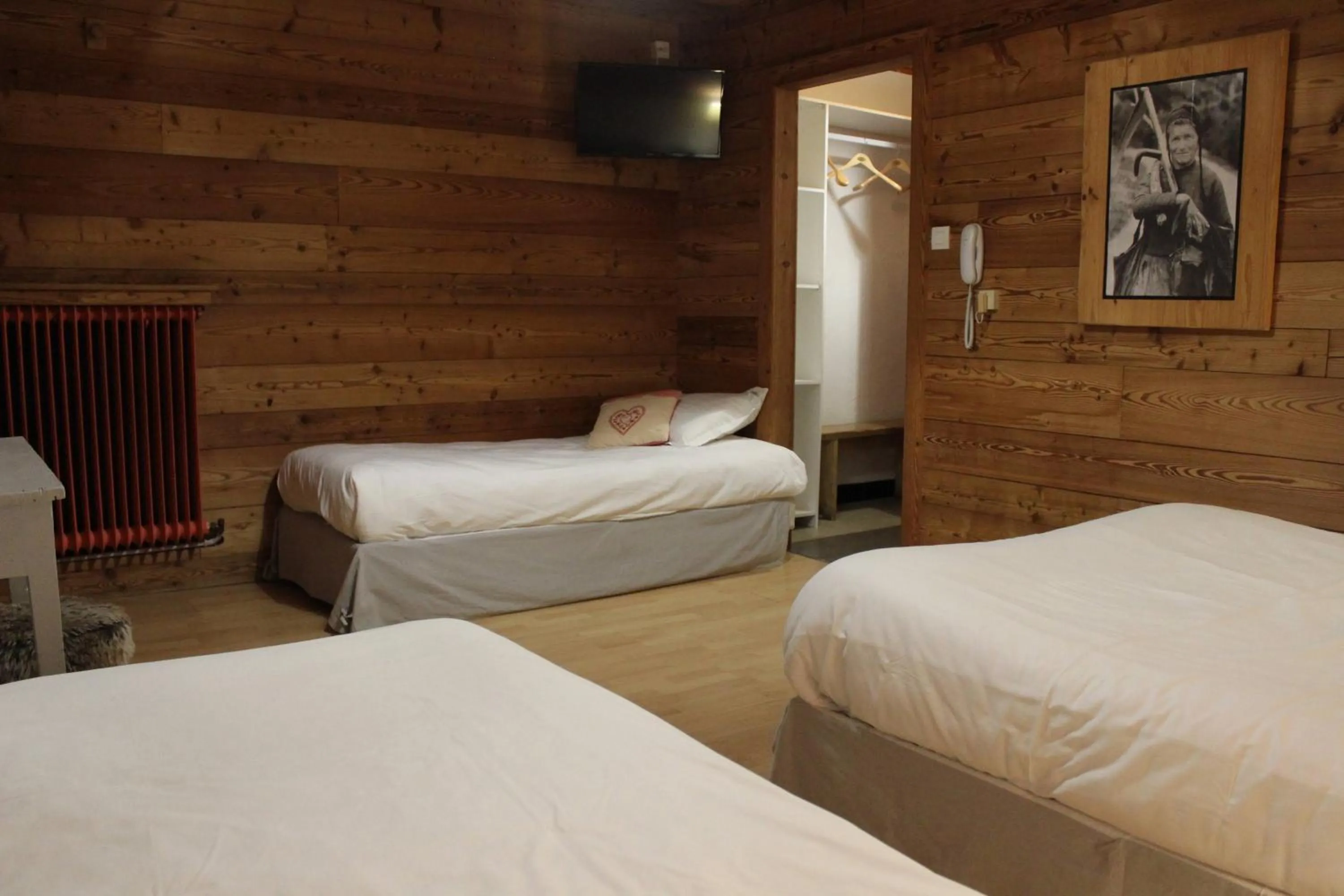 Bedroom, Bed in Hôtel Restaurant U'Fredy