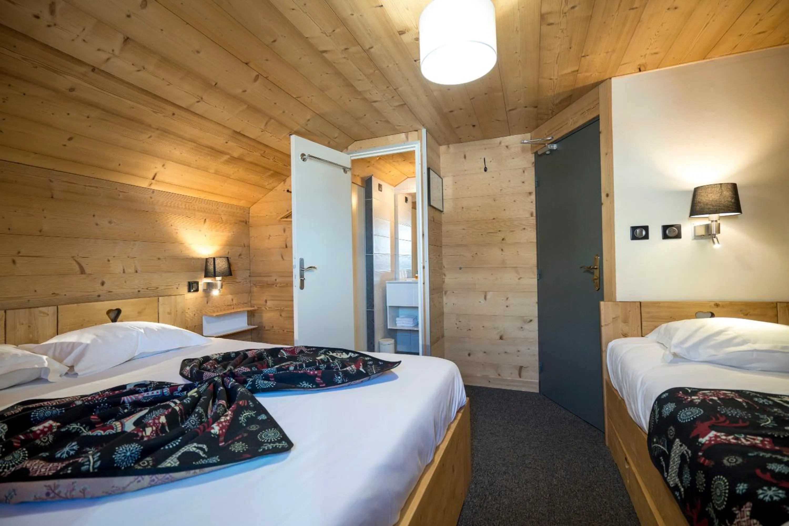 Mountain view, Bed in Hôtel Restaurant U'Fredy