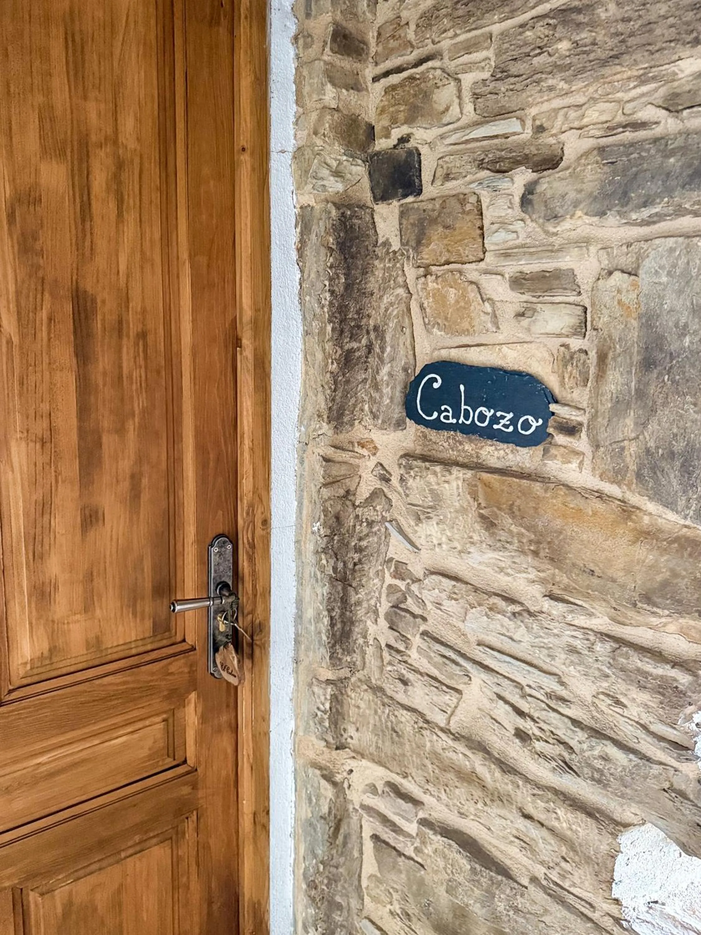 Logo/Certificate/Sign in Complejo Rural Lar de Vies