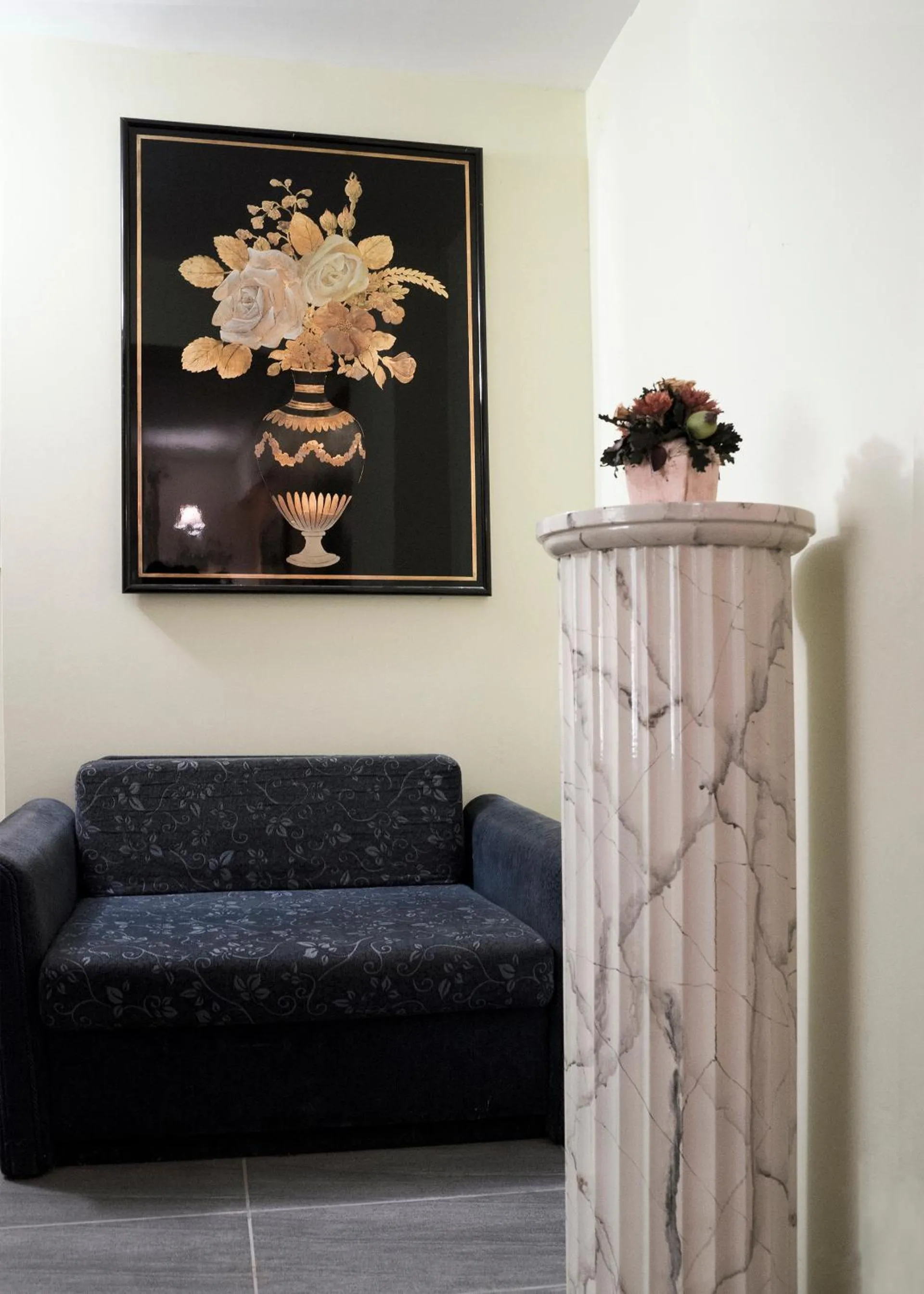 Living room in Villa d'Irene-near athens airport , 200 meters from the beach davis